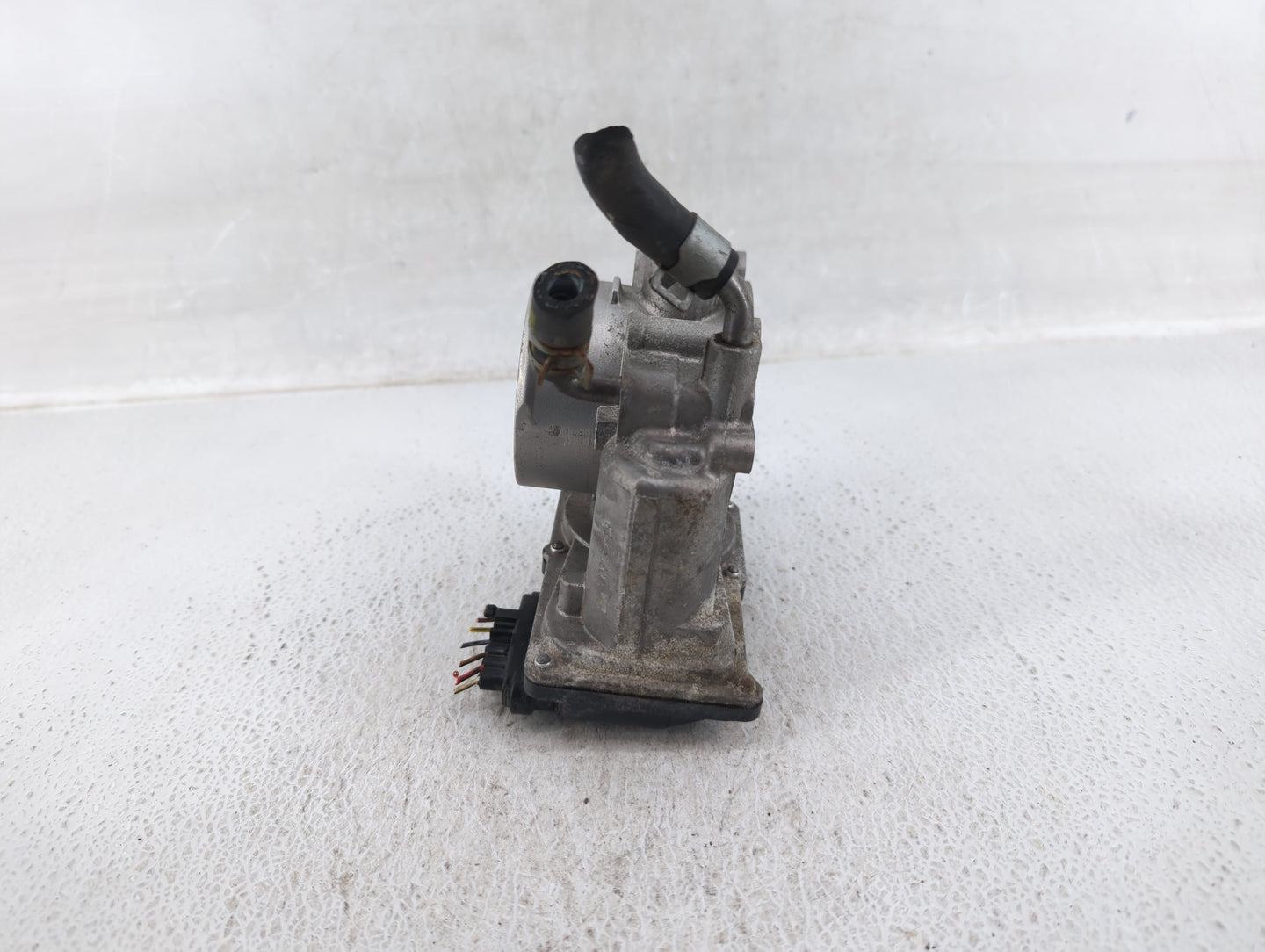 2011-2020 Hyundai Elantra Throttle Body P/N:35100-2E710 35100-2E000 Fits OEM Used Auto Parts - Oemusedautoparts1.com