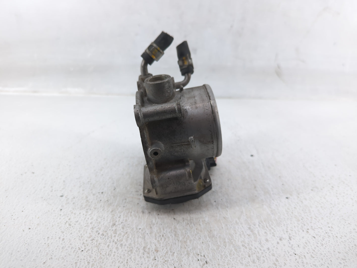 2011-2020 Hyundai Elantra Throttle Body P/N:35100-2E000 Fits Fits 2011 2012 2013 2014 2015 2016 2017 2018 2019 2020 2021 OEM