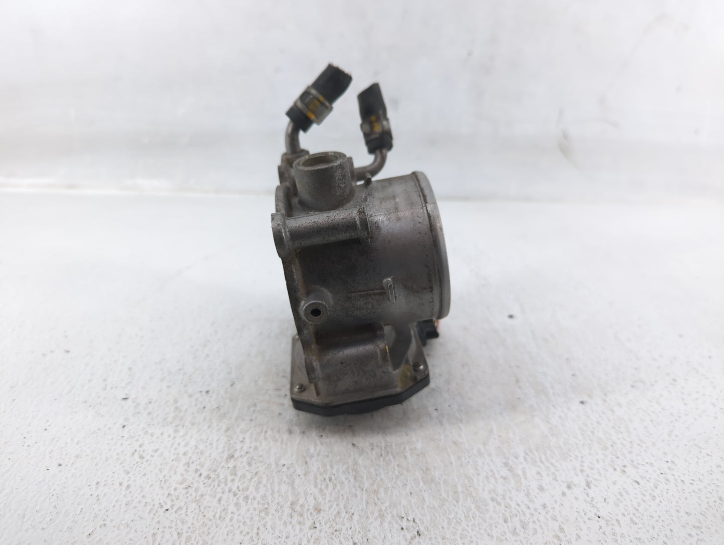 2011-2020 Hyundai Elantra Throttle Body P/N:35100-2E000 Fits Fits 2011 2012 2013 2014 2015 2016 2017 2018 2019 2020 2021 OEM