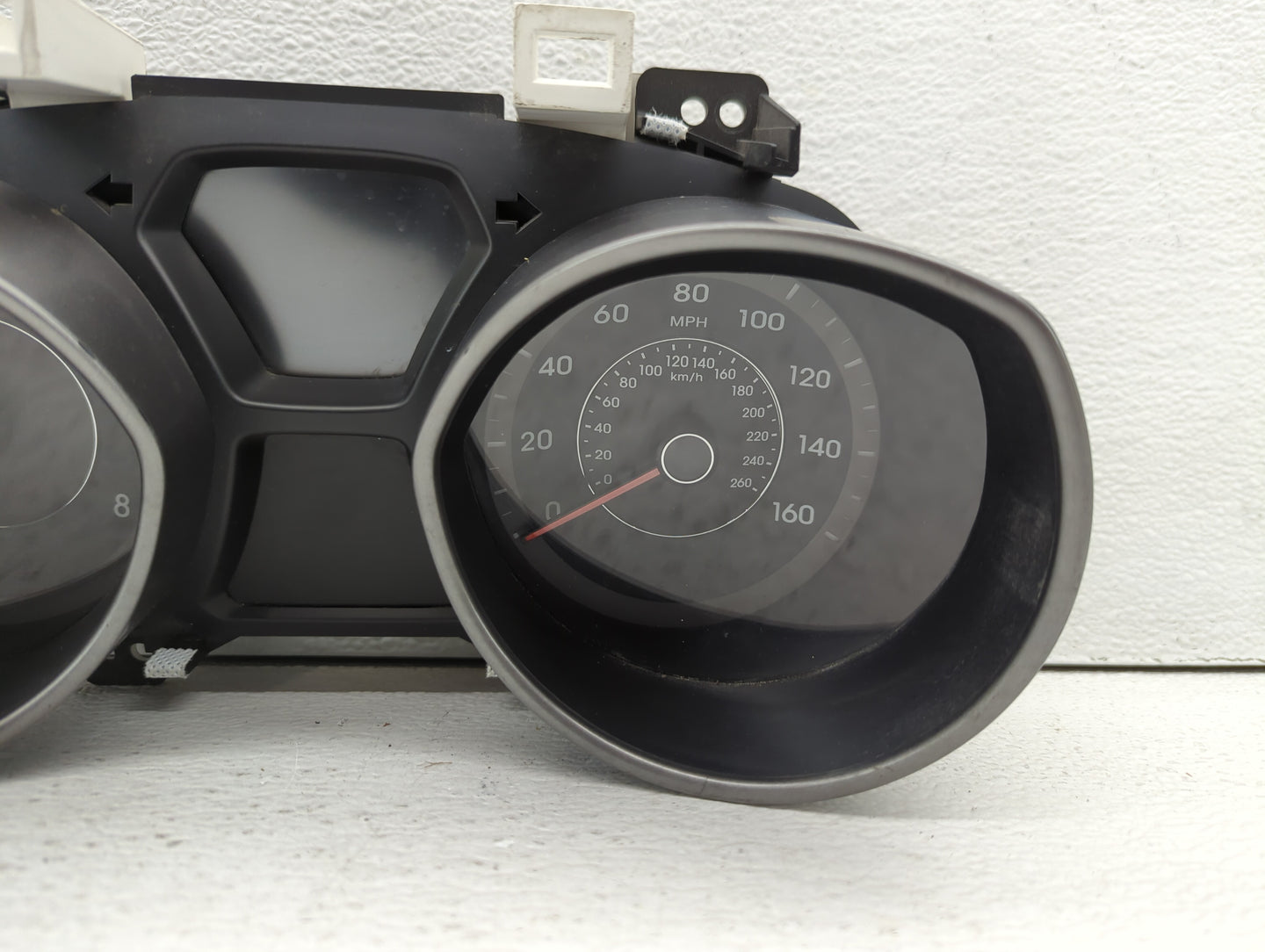 2014-2016 Hyundai Elantra Instrument Cluster Speedometer Gauges P/N:94004-3Y010 Fits Fits 2014 2015 2016 OEM Used Auto Parts