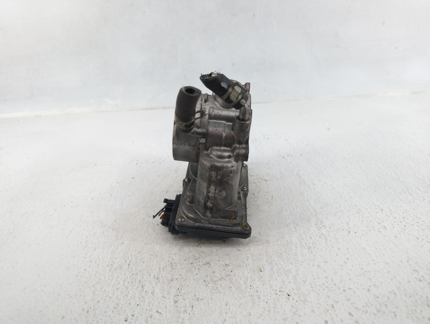 2011-2020 Hyundai Elantra Throttle Body P/N:35100-2E000 Fits Fits 2011 2012 2013 2014 2015 2016 2017 2018 2019 2020 2021 OEM