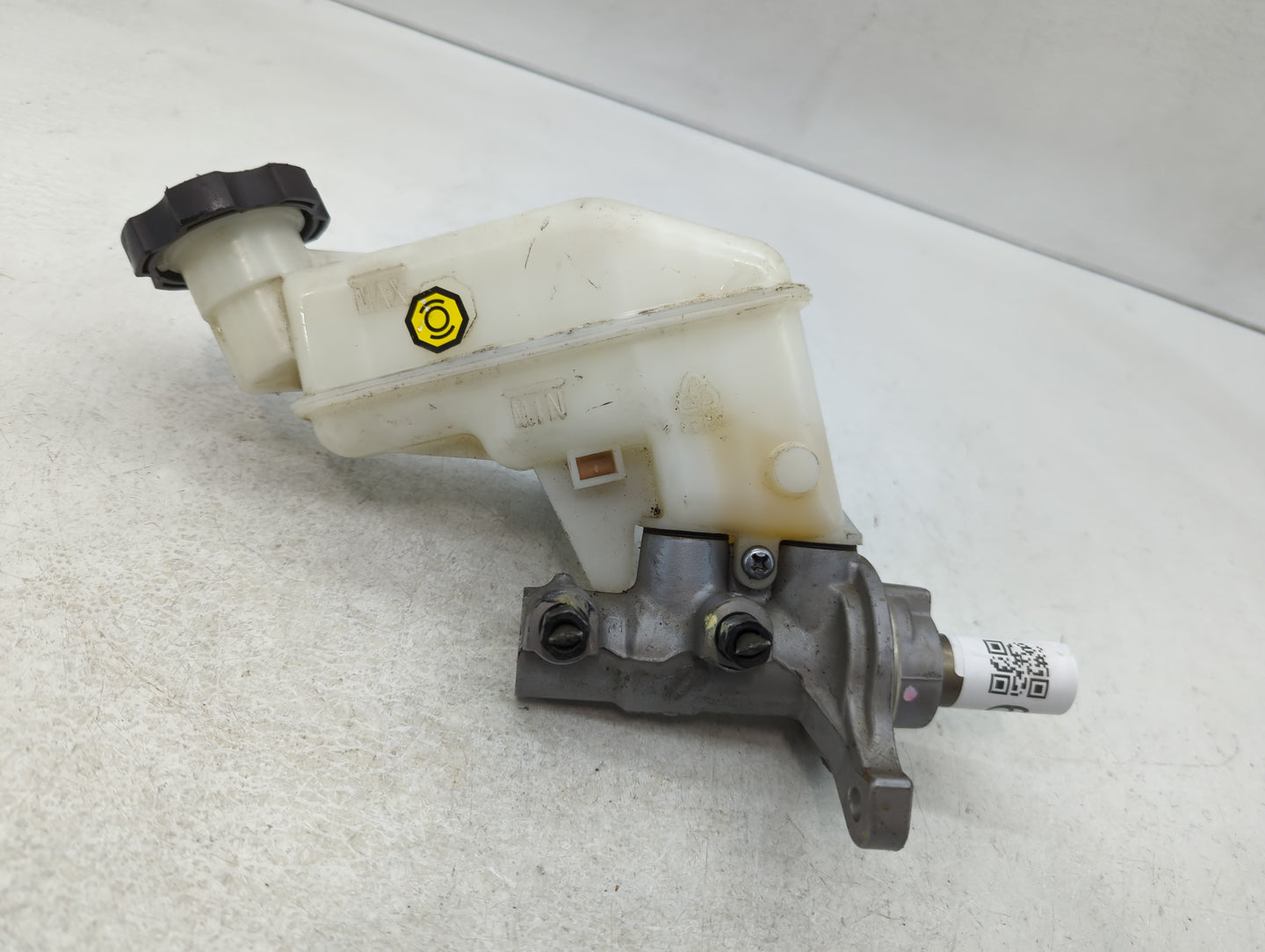2014-2016 Hyundai Elantra Brake Master Cylinder - Oemusedautoparts1.com