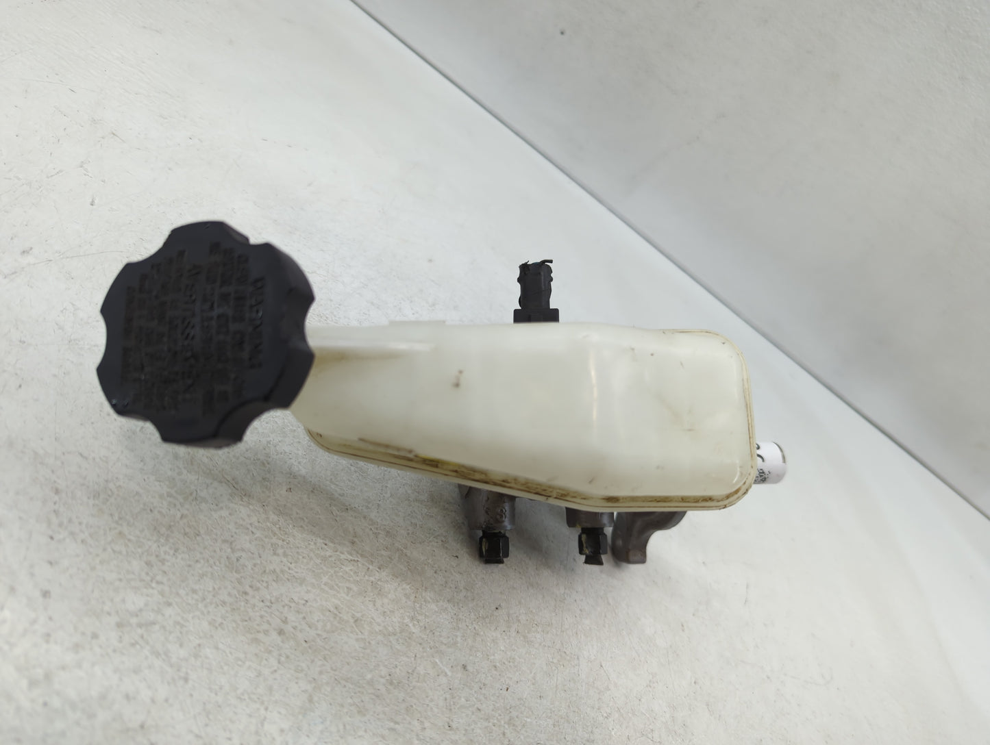 2014-2016 Hyundai Elantra Brake Master Cylinder - Oemusedautoparts1.com