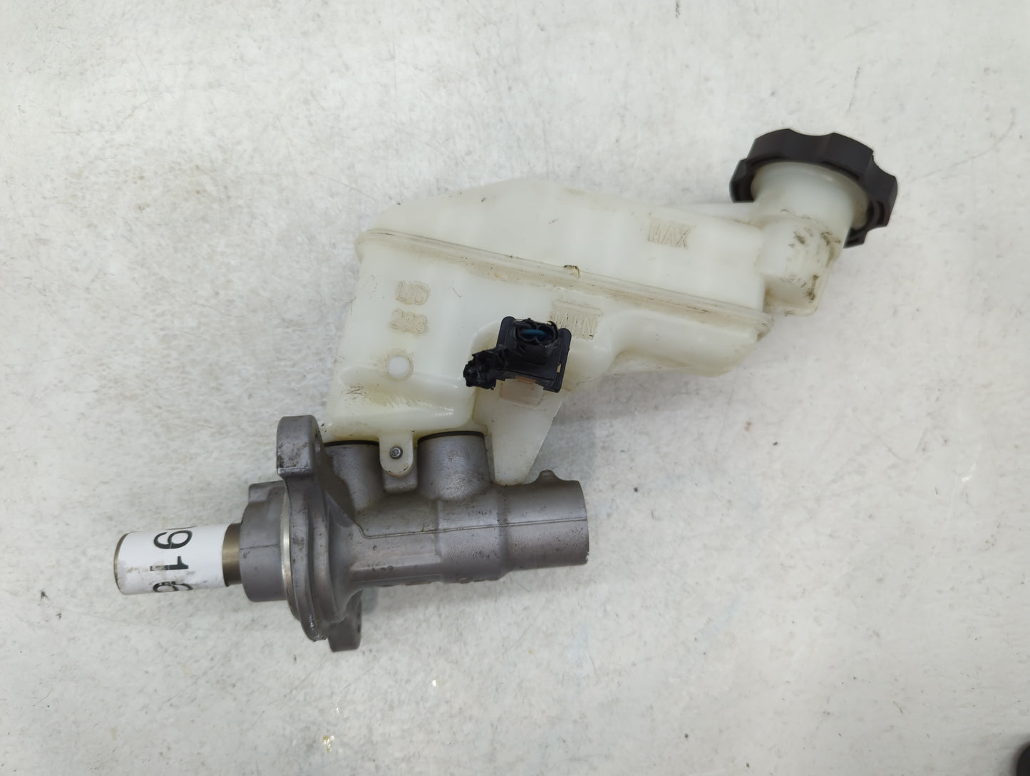 2014-2016 Hyundai Elantra Brake Master Cylinder - Oemusedautoparts1.com