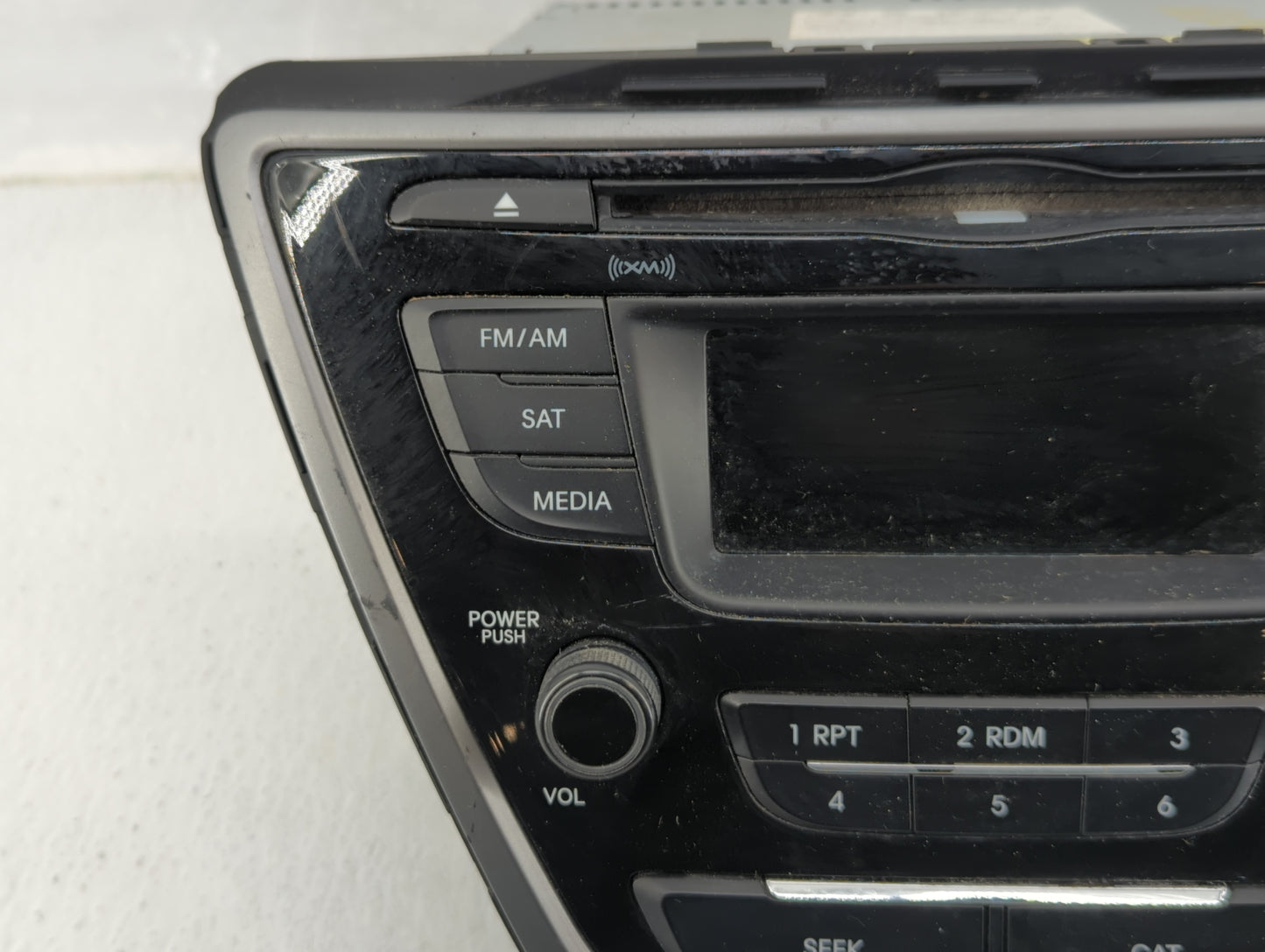 2014-2016 Hyundai Elantra Am Fm Cd Player Radio Receiver - Oemusedautoparts1.com