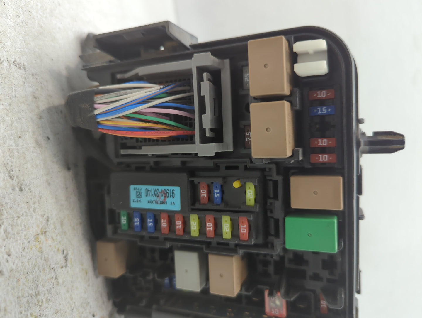 2014-2015 Hyundai Elantra Fusebox Fuse Box Panel Relay Module P/N:91950-A5712 Fits Fits 2014 2015 OEM Used Auto Parts - Oemu