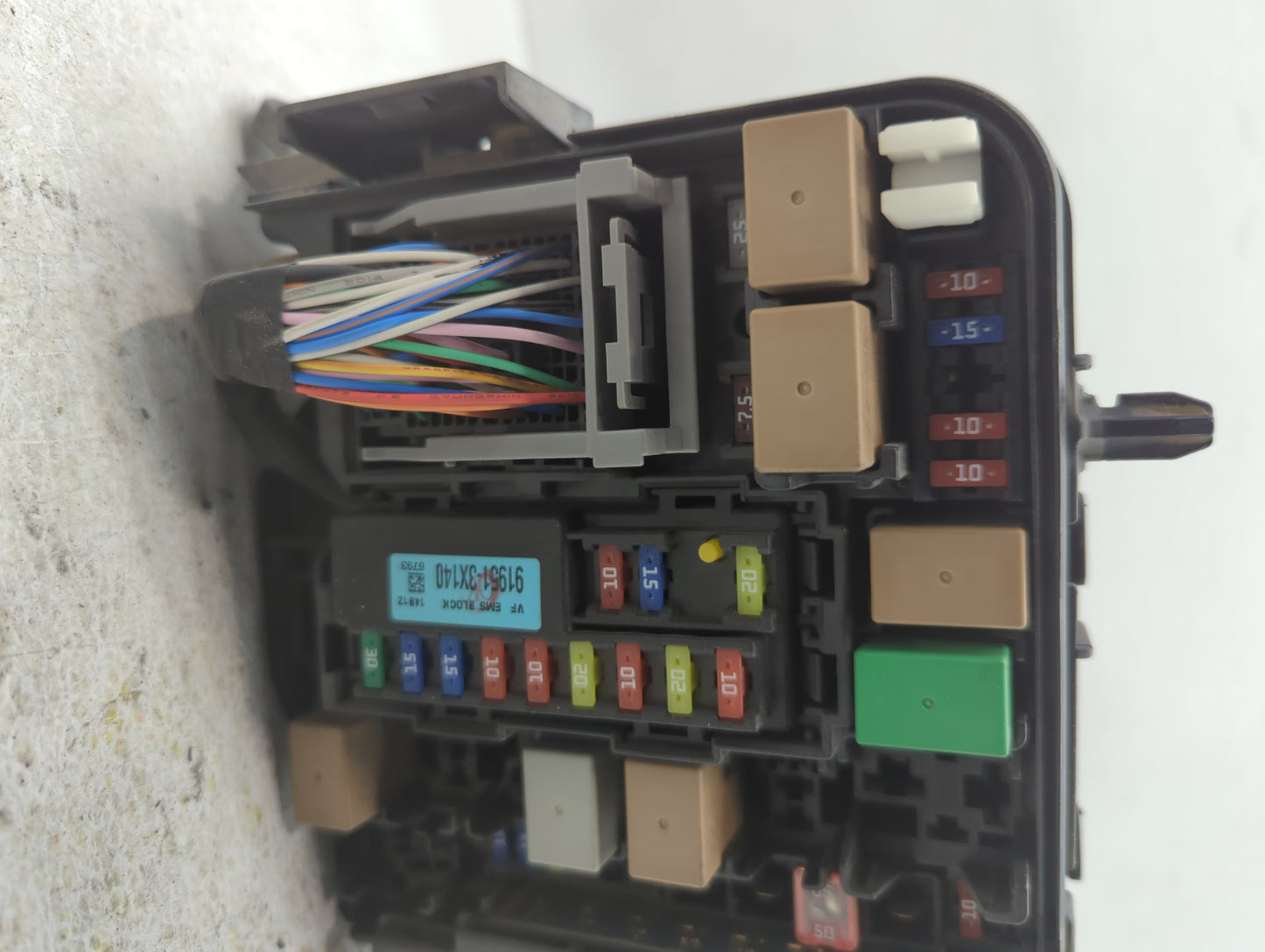 2014-2015 Hyundai Elantra Fusebox Fuse Box Panel Relay Module P/N:91950-A5712 Fits Fits 2014 2015 OEM Used Auto Parts - Oemu
