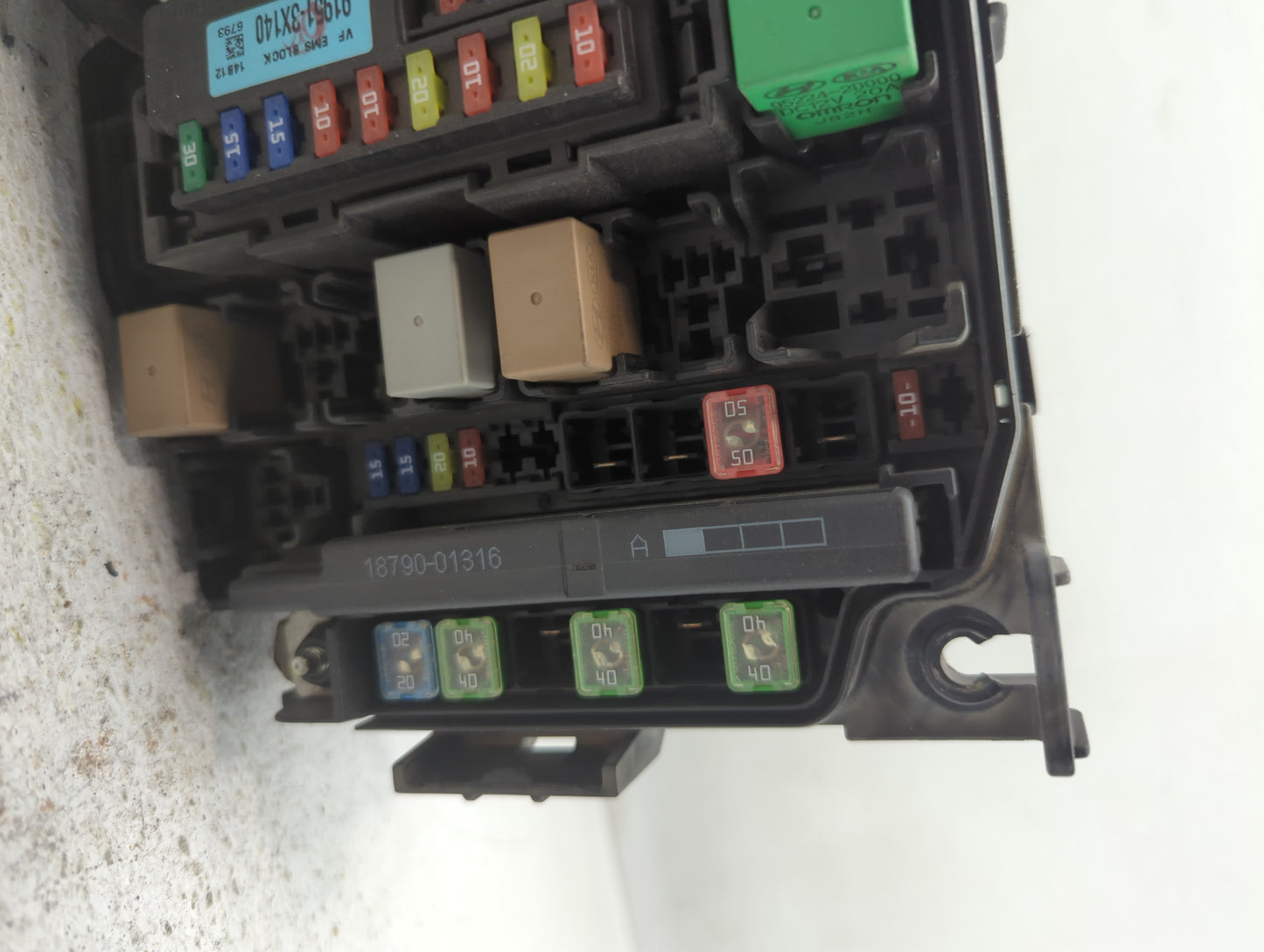 2014-2015 Hyundai Elantra Fusebox Fuse Box Panel Relay Module P/N:91950-A5712 Fits Fits 2014 2015 OEM Used Auto Parts - Oemu