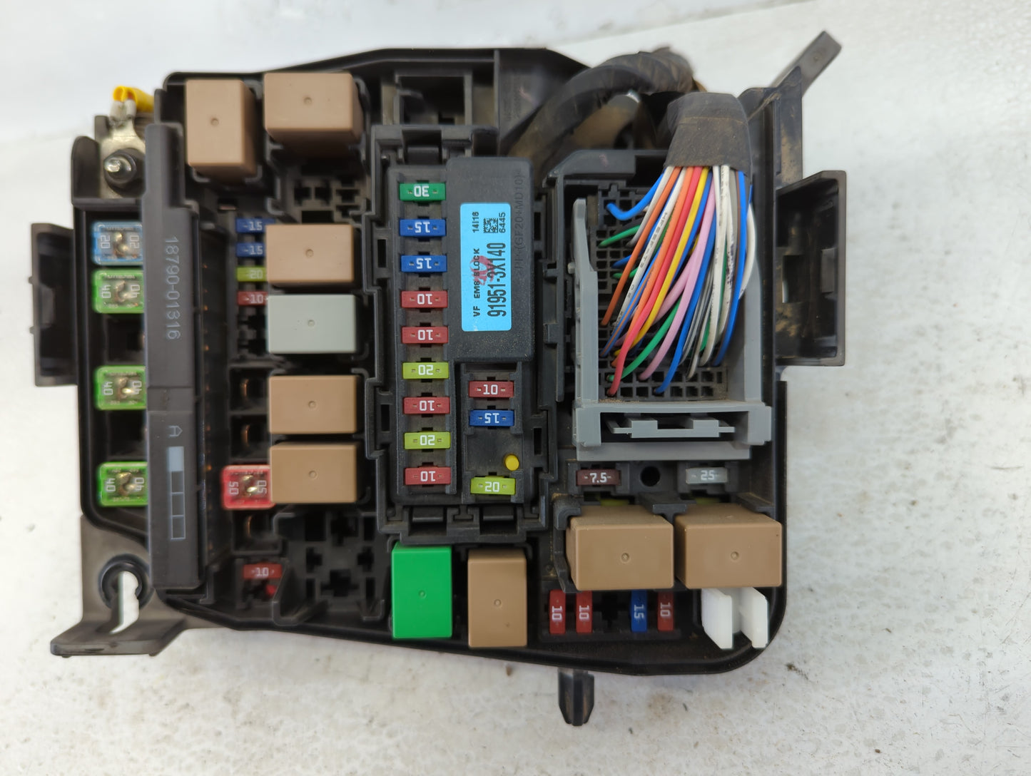2014-2015 Hyundai Elantra Fusebox Fuse Box Panel Relay Module P/N:91950-A5712 Fits Fits 2014 2015 OEM Used Auto Parts - Oemu