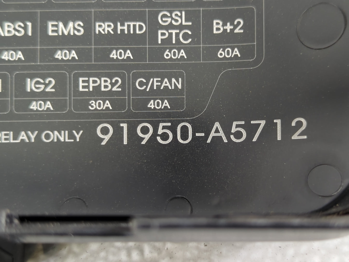 2014-2015 Hyundai Elantra Fusebox Fuse Box Panel Relay Module P/N:91950-A5712 Fits Fits 2014 2015 OEM Used Auto Parts - Oemu