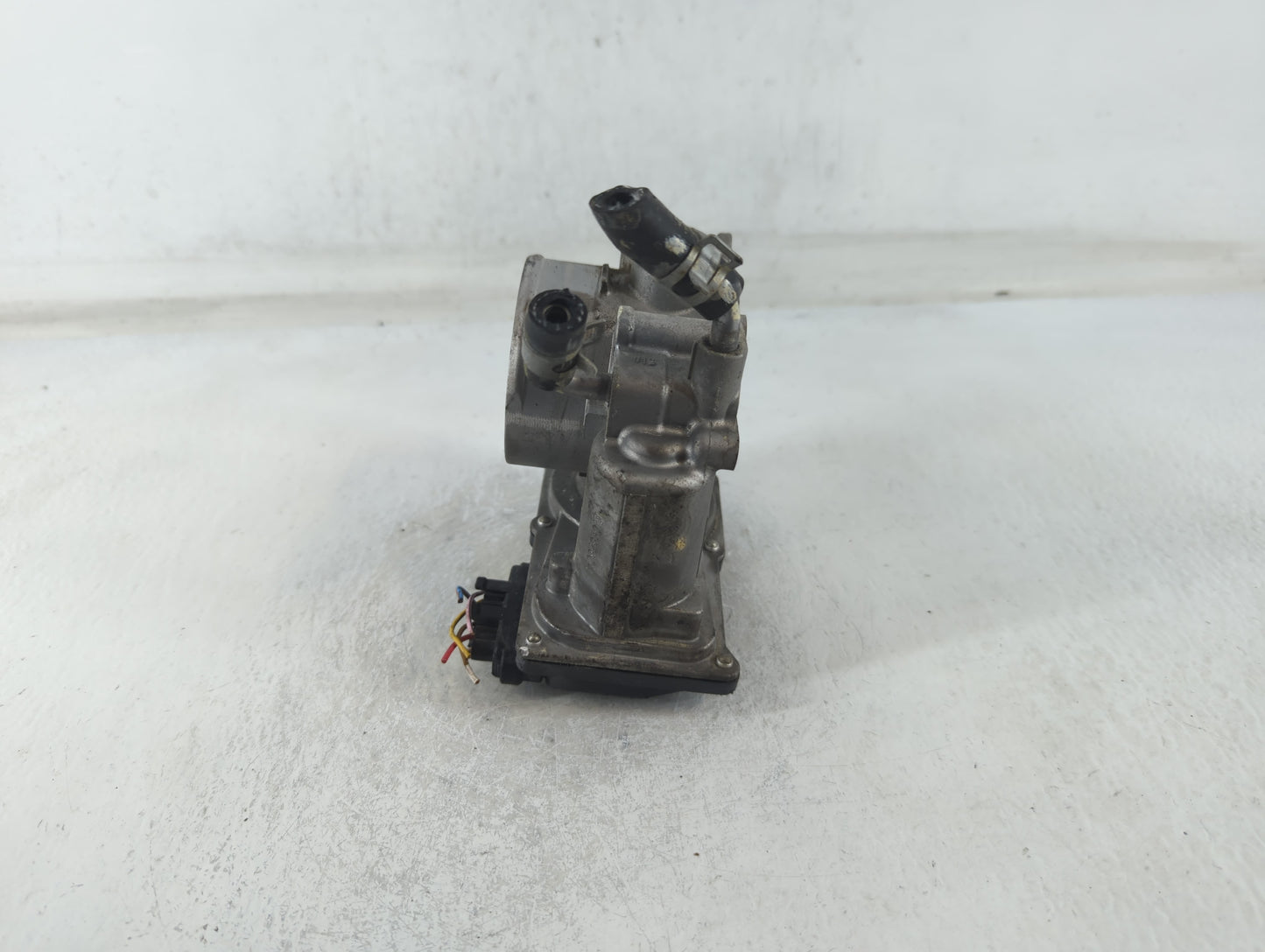 2011-2020 Hyundai Elantra Throttle Body P/N:5323-10R01 35100-2E000 Fits OEM Used Auto Parts - Oemusedautoparts1.com