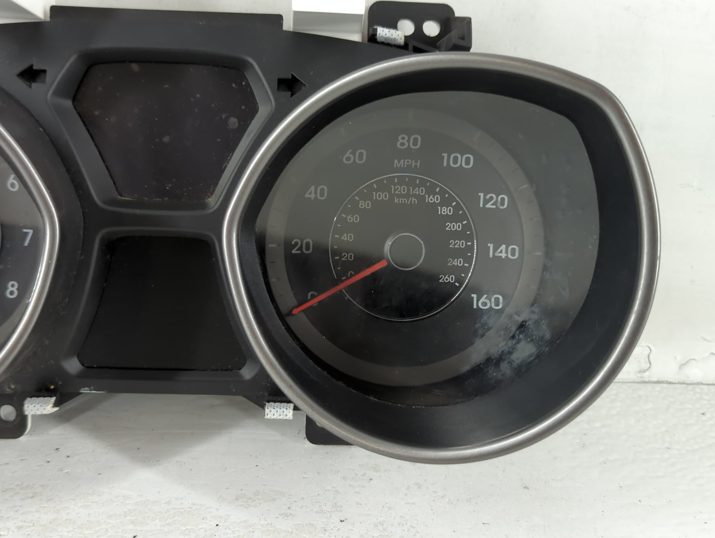 2014-2016 Hyundai Elantra Instrument Cluster Speedometer Gauges P/N:84004-3Y010 Fits Fits 2014 2015 2016 OEM Used Auto Parts