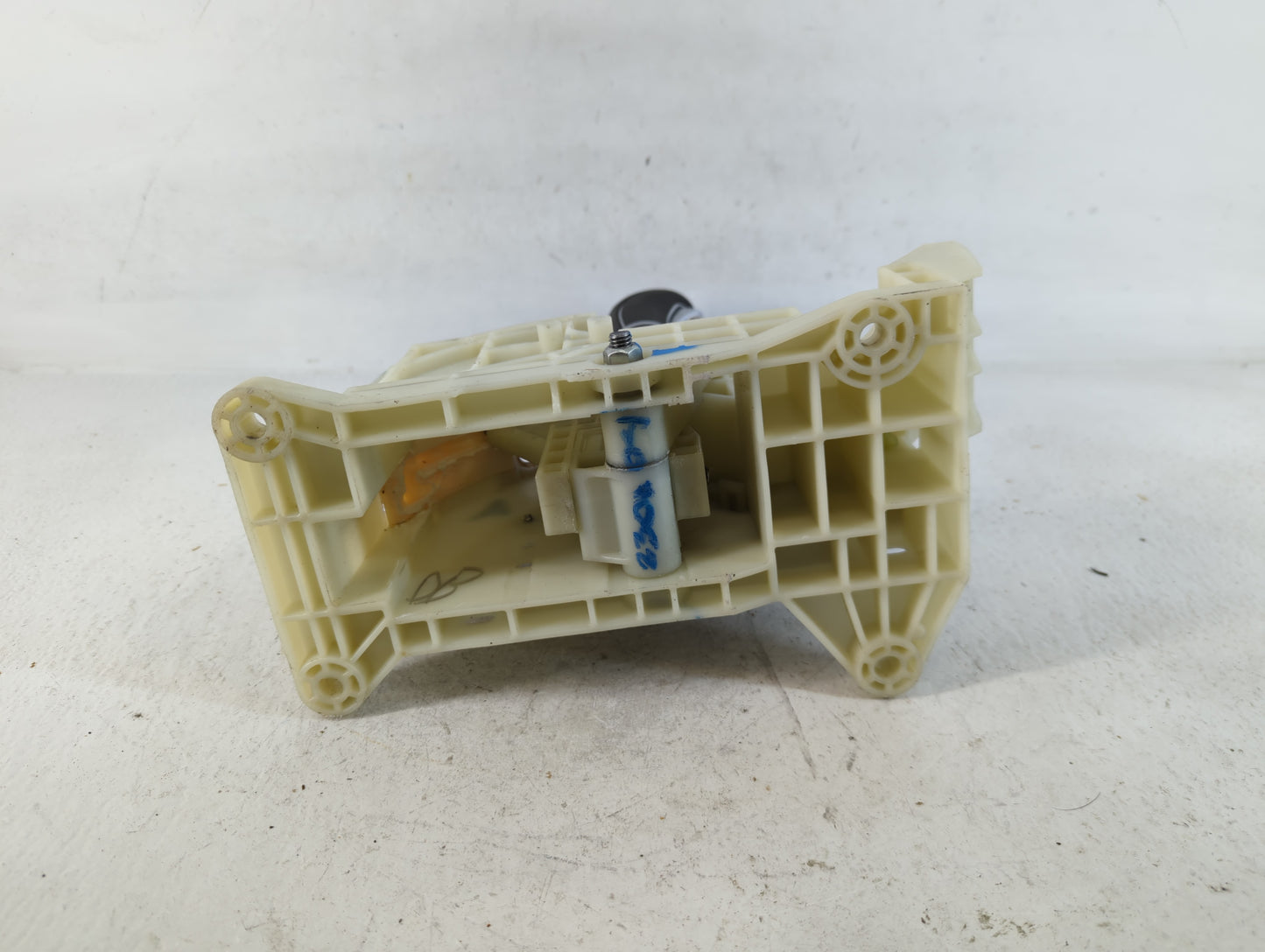 2015 Hyundai Elantra Floor Console Assembly Shifter - Oemusedautoparts1.com
