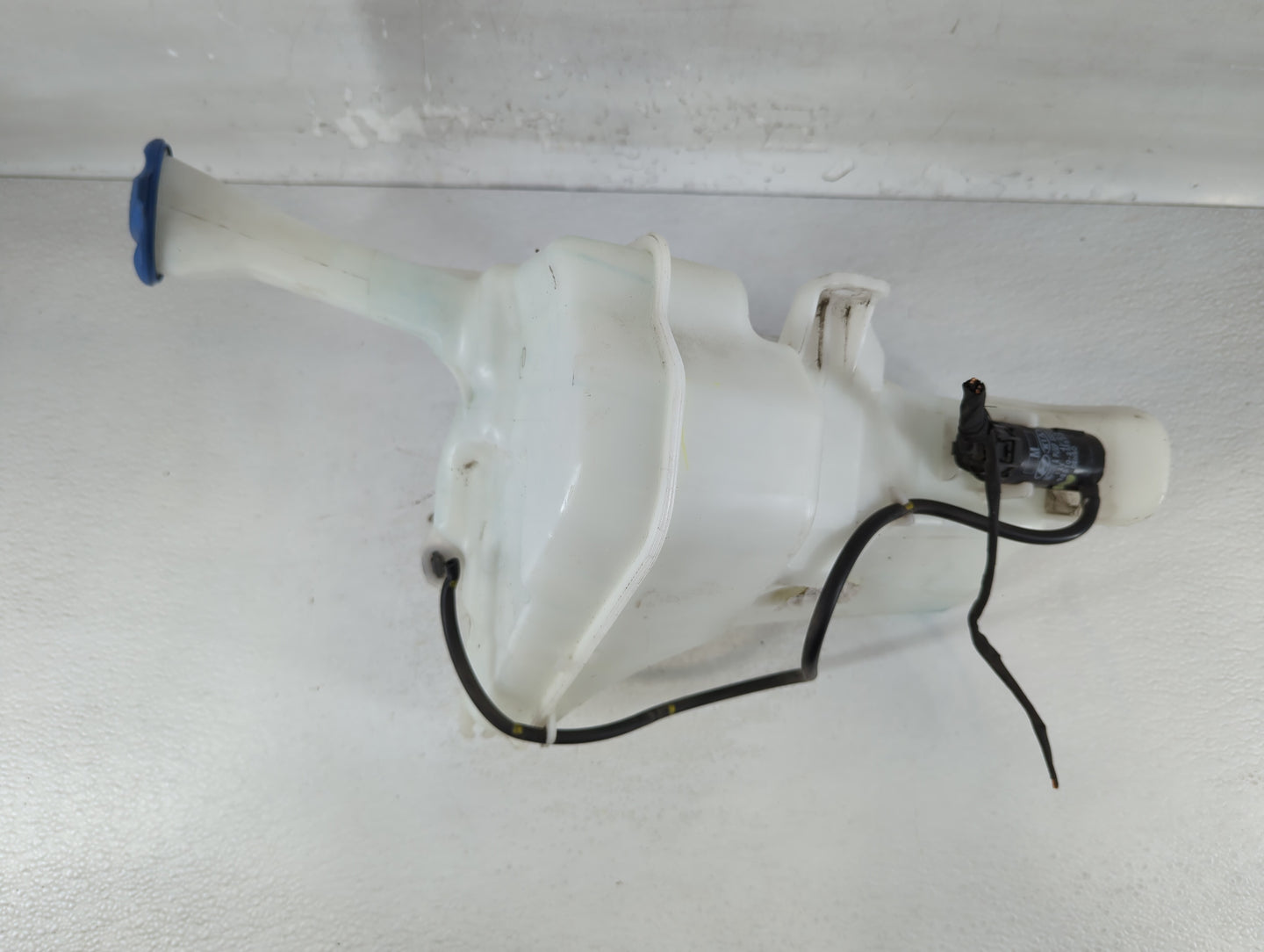 2014-2016 Hyundai Elantra Windshield Washer Fluid Reservoir Bottle Oem - Oemusedautoparts1.com