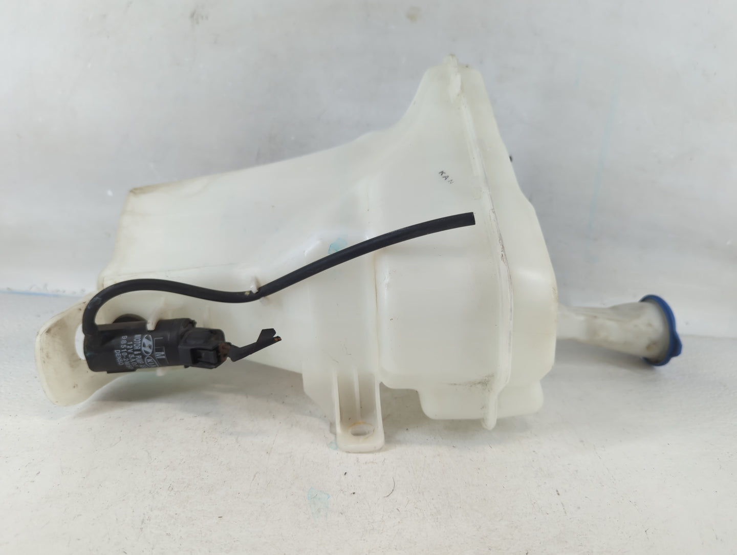 2014-2016 Hyundai Elantra Windshield Washer Fluid Reservoir Bottle Oem - Oemusedautoparts1.com