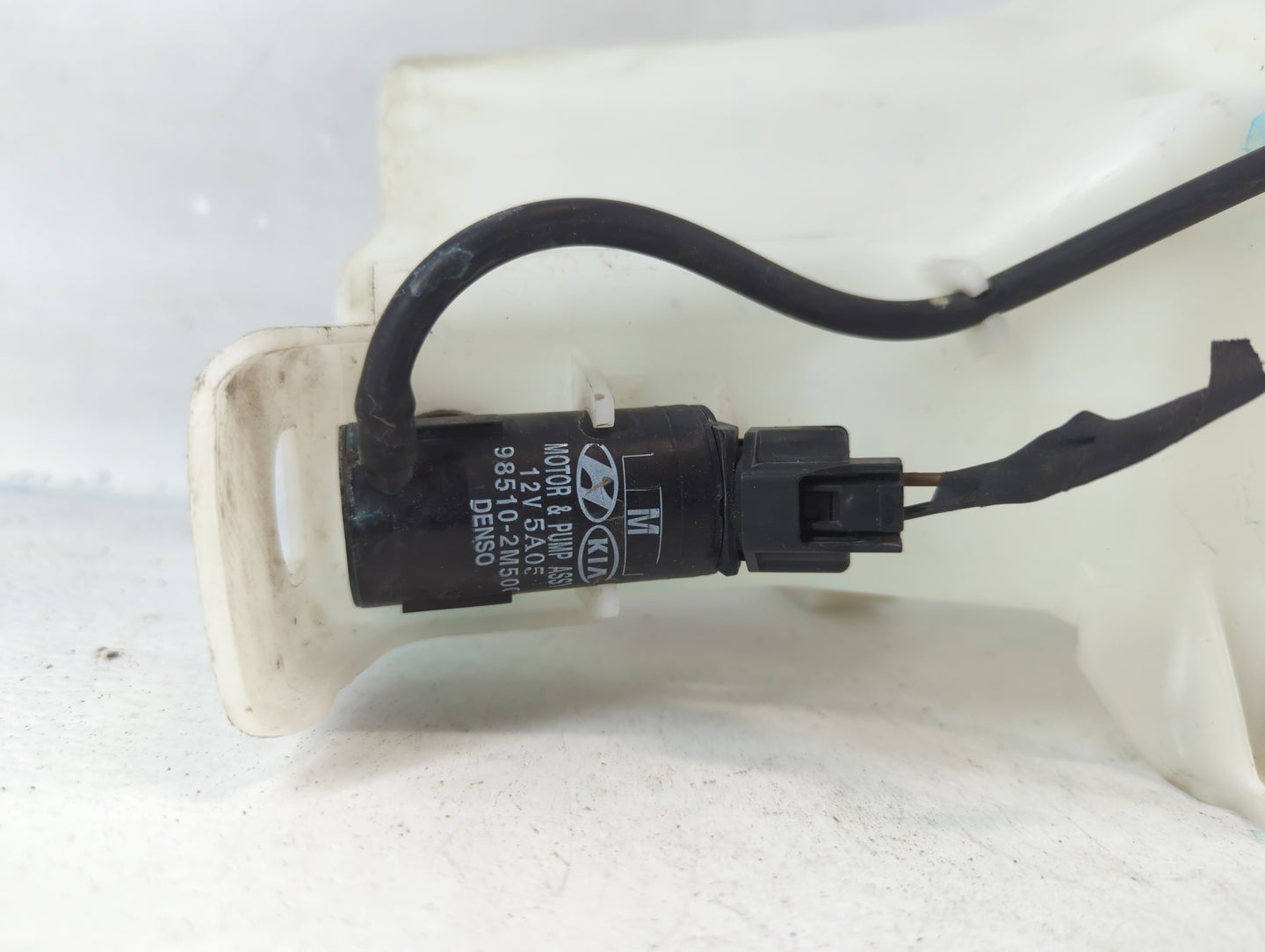 2014-2016 Hyundai Elantra Windshield Washer Fluid Reservoir Bottle Oem - Oemusedautoparts1.com