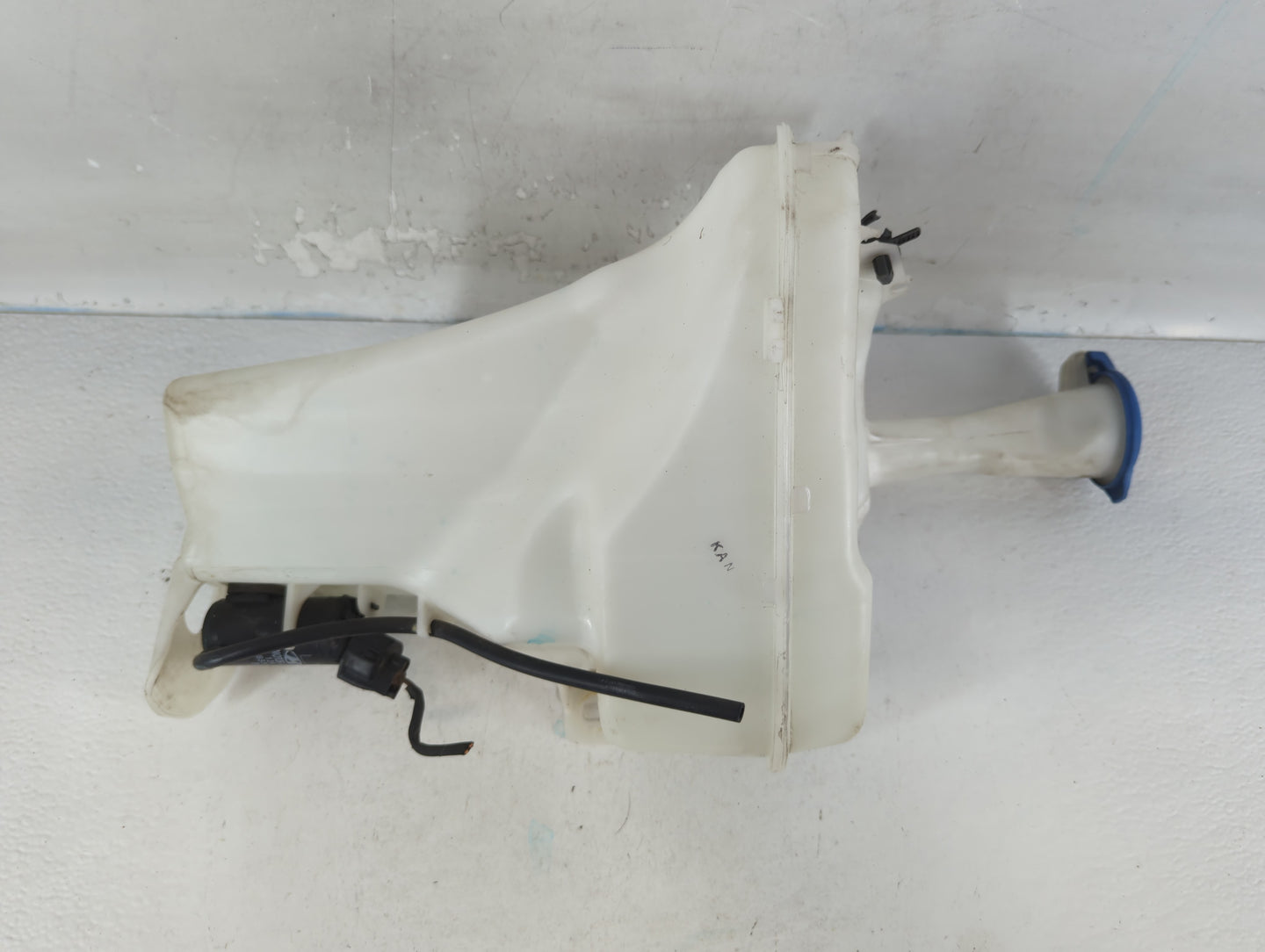 2014-2016 Hyundai Elantra Windshield Washer Fluid Reservoir Bottle Oem - Oemusedautoparts1.com