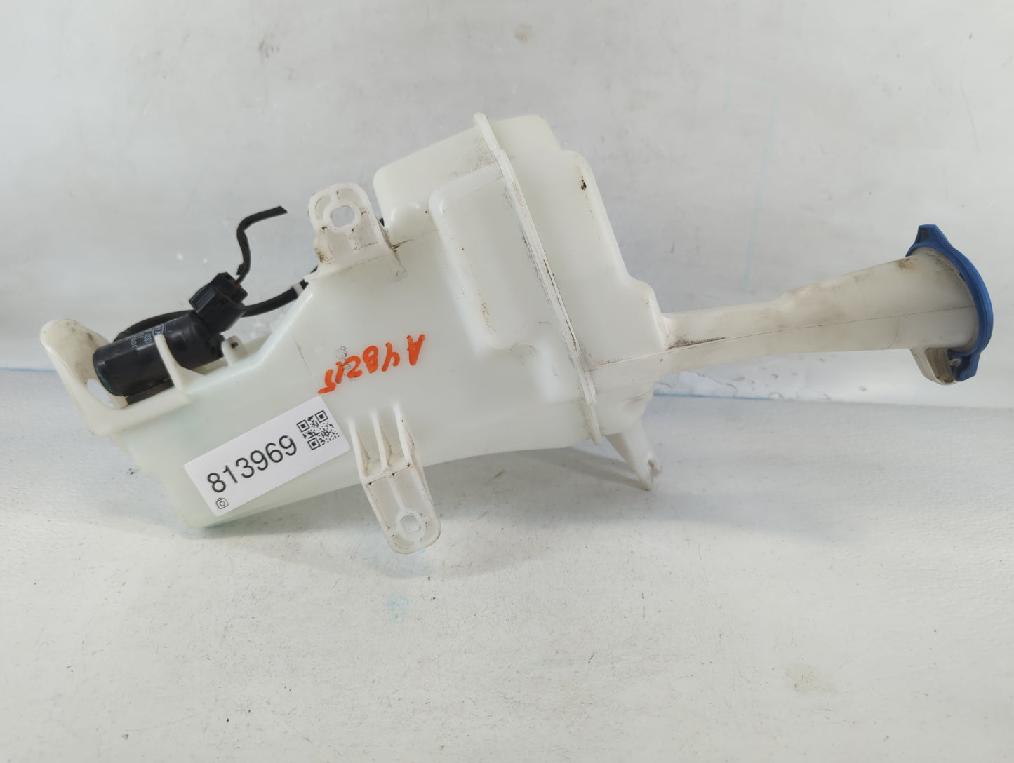 2014-2016 Hyundai Elantra Windshield Washer Fluid Reservoir Bottle Oem - Oemusedautoparts1.com