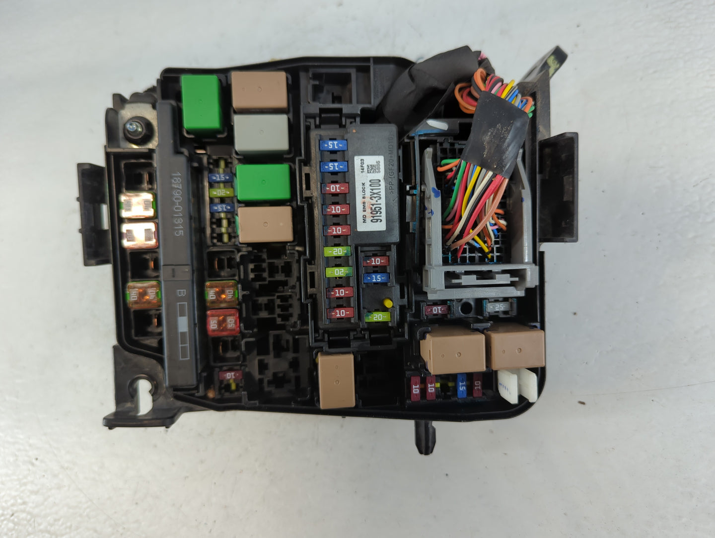 2014-2015 Hyundai Elantra Fusebox Fuse Box Panel Relay Module P/N:91951-3X710 Fits Fits 2014 2015 OEM Used Auto Parts - Oemu