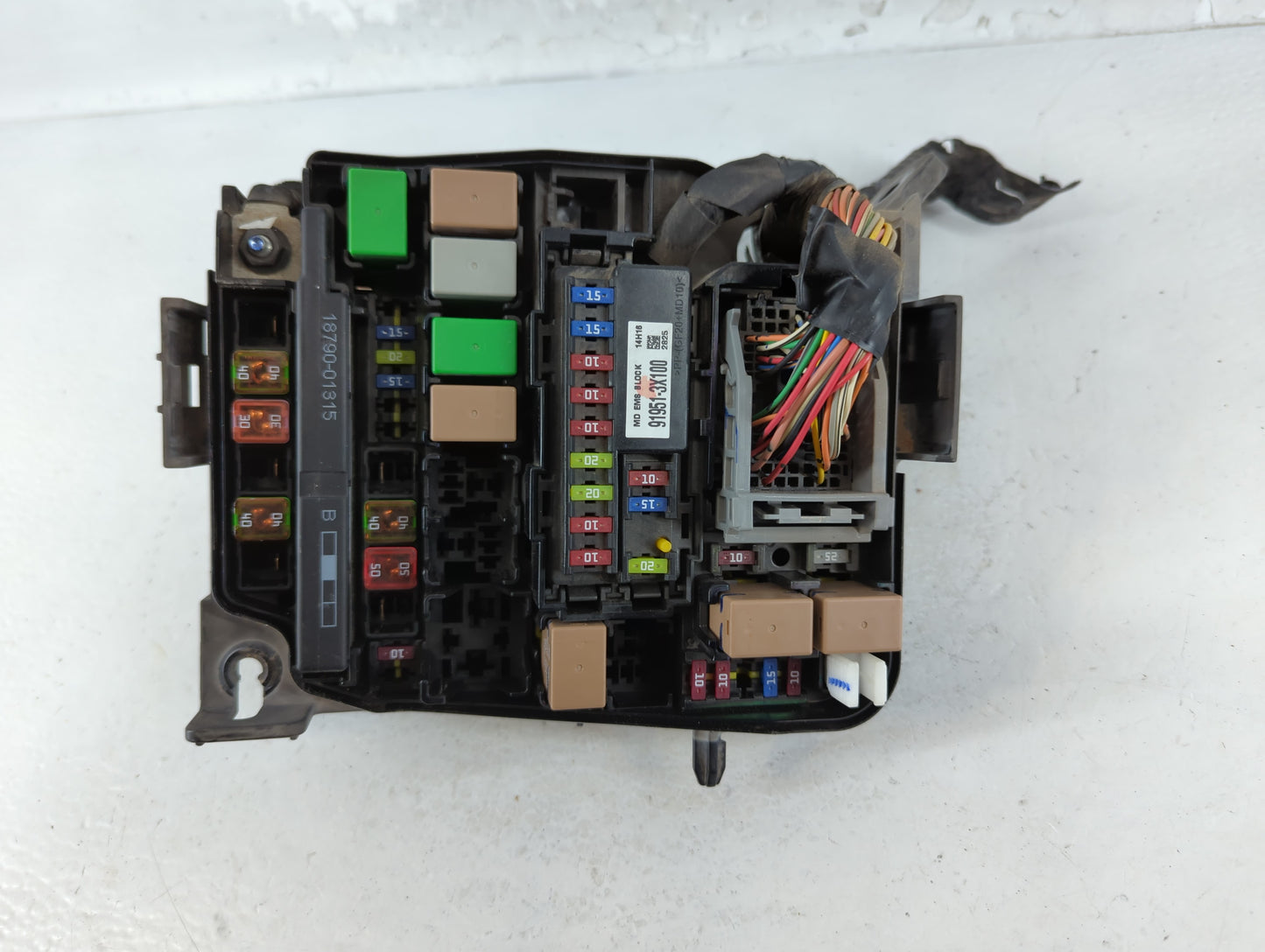 2014-2016 Hyundai Elantra Fusebox Fuse Box Panel Relay Module P/N:91951-3X710 Fits Fits 2014 2015 2016 OEM Used Auto Parts -