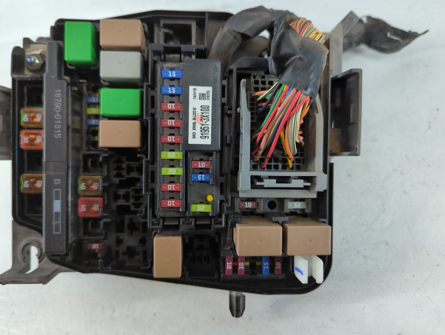 2014-2016 Hyundai Elantra Fusebox Fuse Box Panel Relay Module P/N:91951-3X710 Fits Fits 2014 2015 2016 OEM Used Auto Parts -