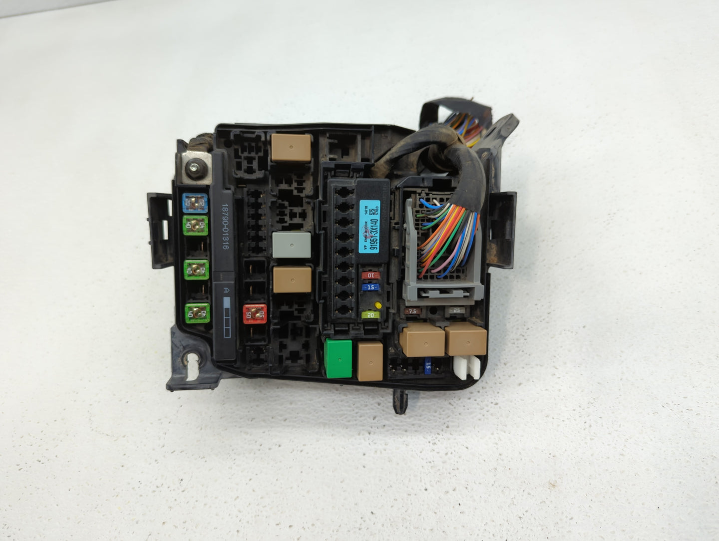 2014-2015 Hyundai Elantra Gt Fusebox Fuse Box Panel Relay Module P/N:91950-A5712 Fits Fits 2014 2015 OEM Used Auto Parts - O