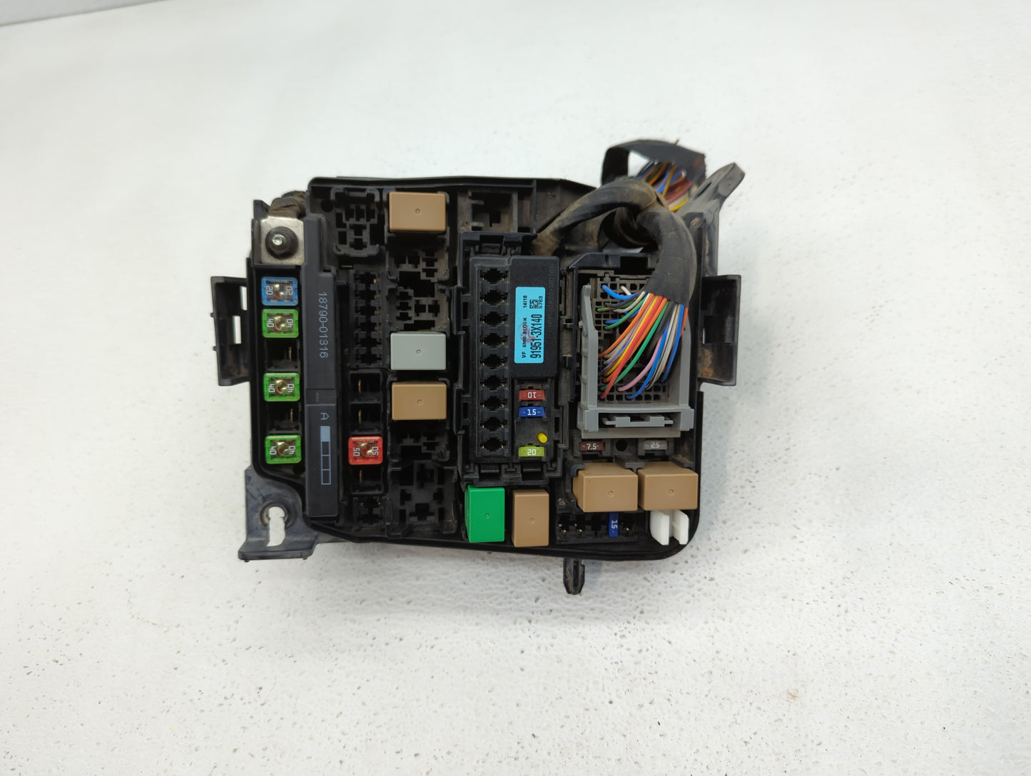 2014-2015 Hyundai Elantra Gt Fusebox Fuse Box Panel Relay Module P/N:91950-A5712 Fits Fits 2014 2015 OEM Used Auto Parts - O