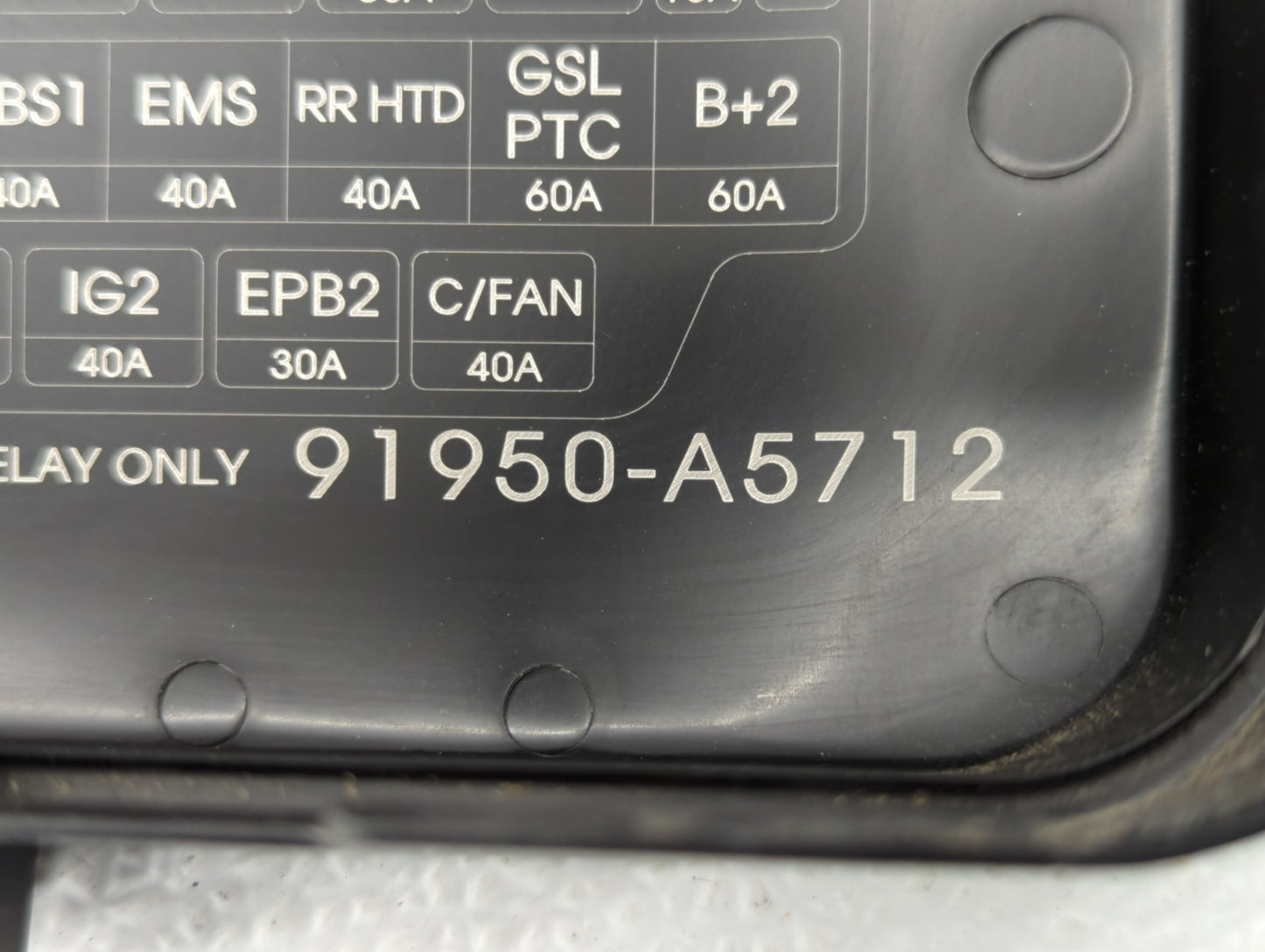 2014-2015 Hyundai Elantra Gt Fusebox Fuse Box Panel Relay Module P/N:91950-A5712 Fits Fits 2014 2015 OEM Used Auto Parts - O