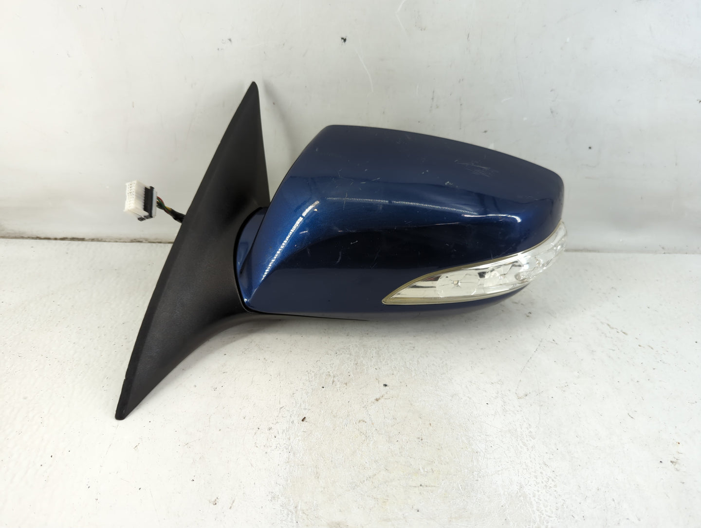 2009-2016 Hyundai Genesis Driver Side View Mirror - Left Door Mirror OEM Used - Oemusedautoparts1.com