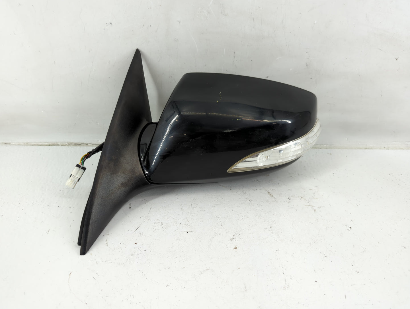 2009-2016 Hyundai Genesis Driver Side View Mirror - Left Door Mirror OEM Used - Oemusedautoparts1.com