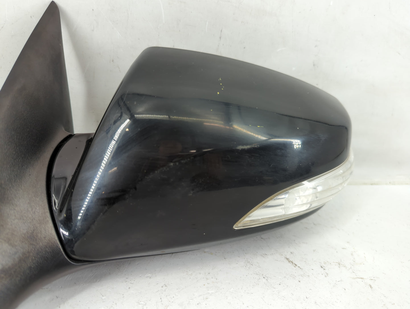 2009-2016 Hyundai Genesis Driver Side View Mirror - Left Door Mirror OEM Used - Oemusedautoparts1.com