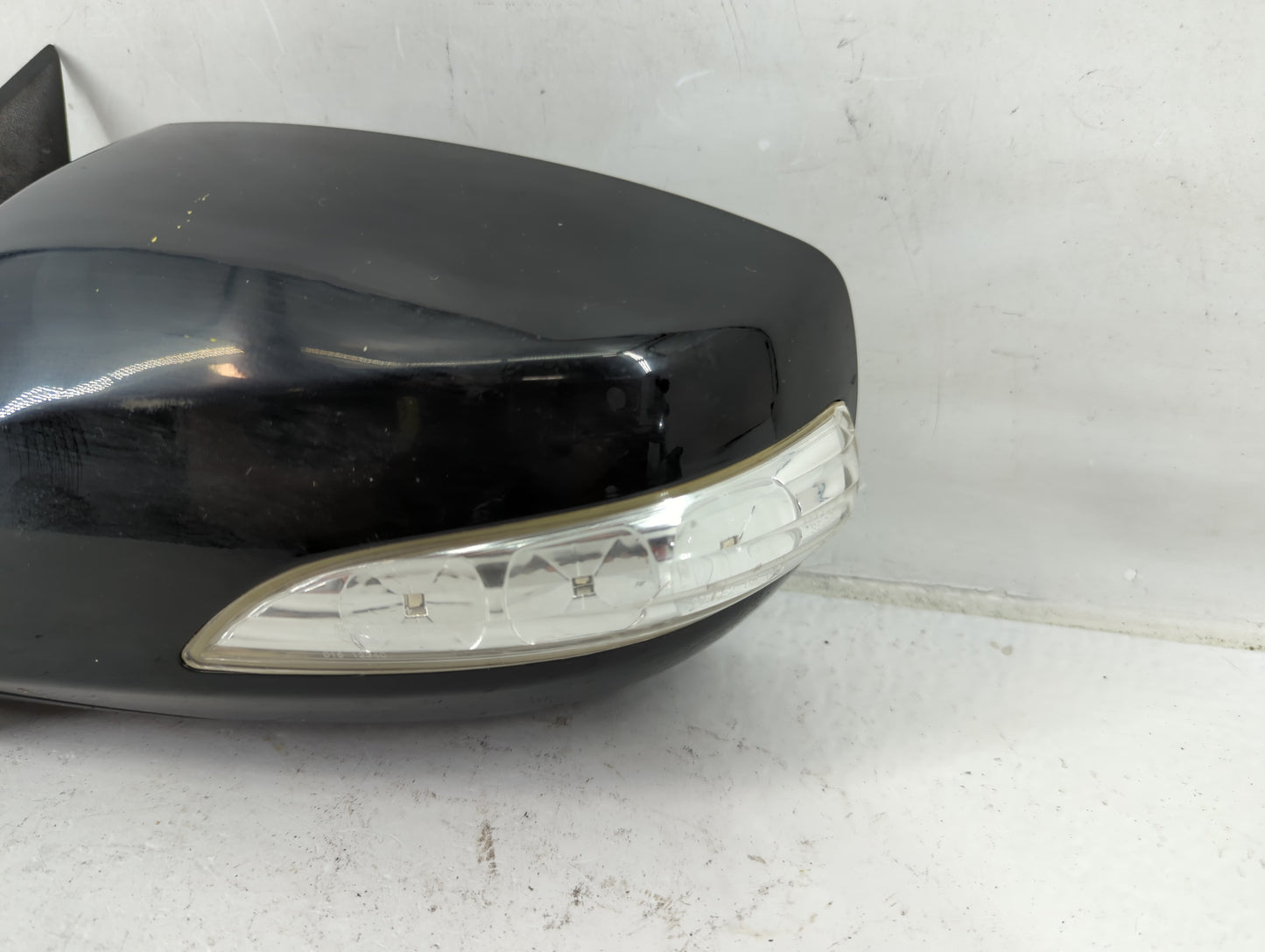 2009-2016 Hyundai Genesis Driver Side View Mirror - Left Door Mirror OEM Used - Oemusedautoparts1.com