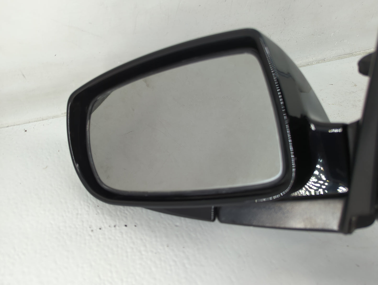 2009-2016 Hyundai Genesis Driver Side View Mirror - Left Door Mirror OEM Used - Oemusedautoparts1.com