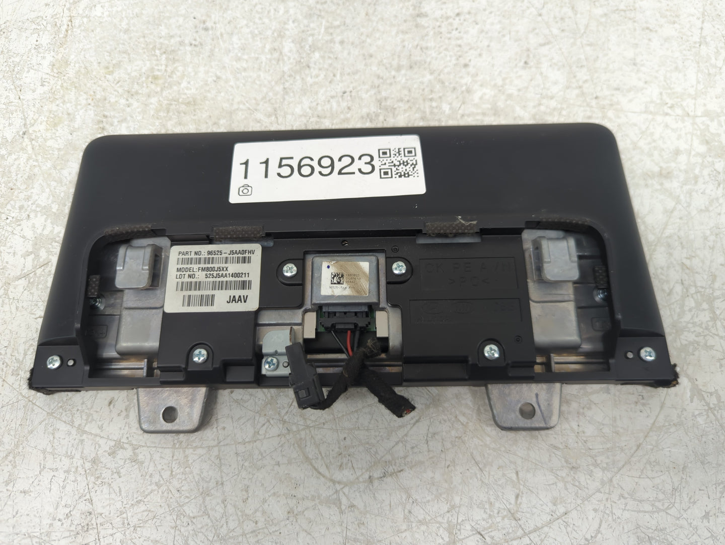 2015-2016 Hyundai Genesis Information Display Screen - Oemusedautoparts1.com