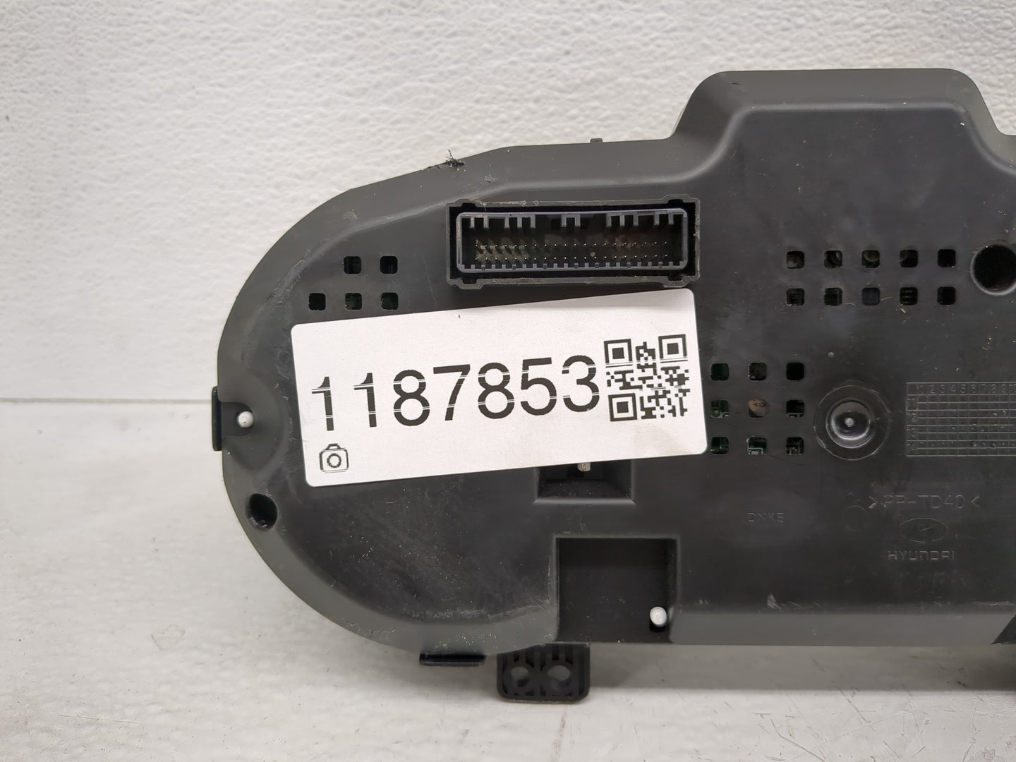 2014-2016 Hyundai Genesis Instrument Cluster Speedometer Gauges P/N:94031-2M320 Fits Fits 2014 2015 2016 OEM Used Auto Parts