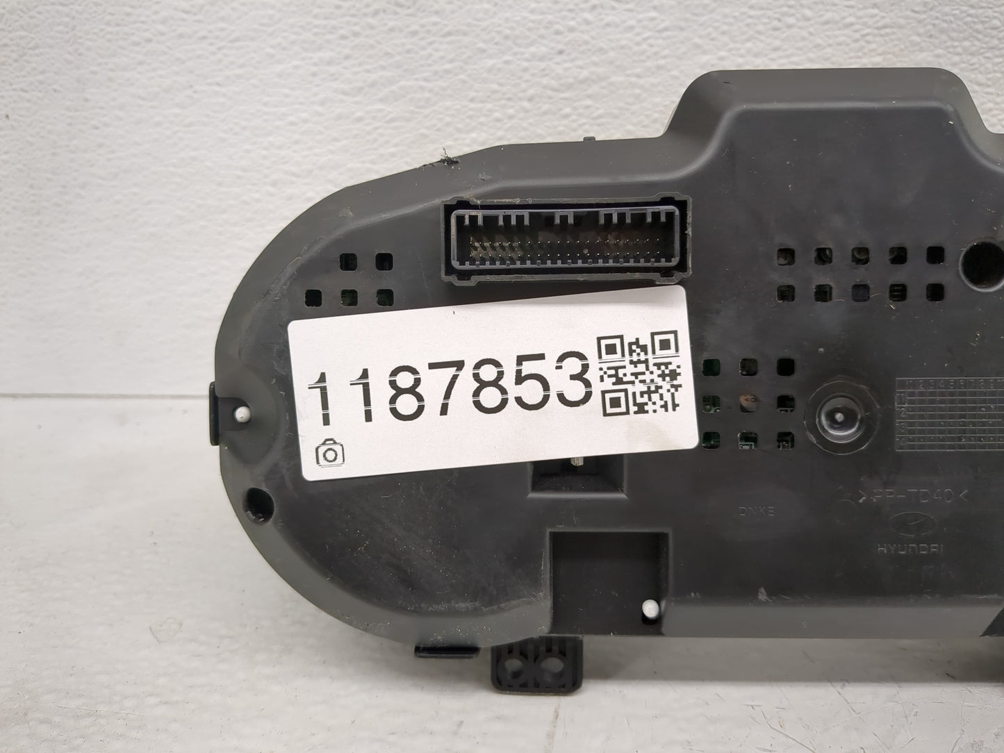 2014-2016 Hyundai Genesis Instrument Cluster Speedometer Gauges P/N:94031-2M320 Fits Fits 2014 2015 2016 OEM Used Auto Parts
