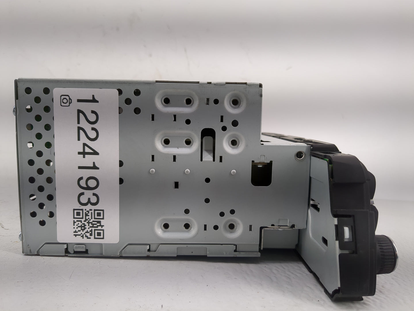 2015-2016 Hyundai Genesis Radio AM FM Cd Player Receiver Replacement P/N:96560-B14224X Fits Fits 2015 2016 OEM Used Auto Par