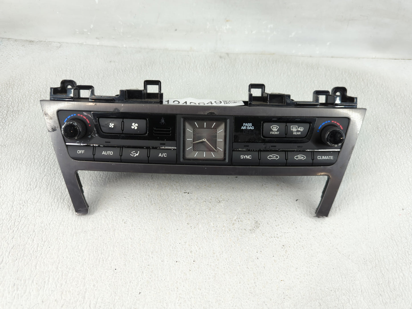 2015-2016 Hyundai Genesis Climate Control Module Temperature AC/Heater Replacement Fits Fits 2015 2016 2017 OEM Used Auto Pa