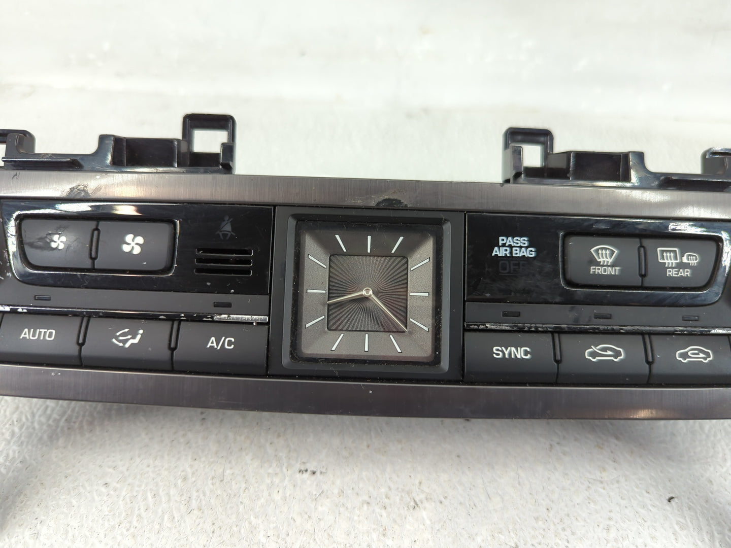 2015-2016 Hyundai Genesis Climate Control Module Temperature AC/Heater Replacement Fits Fits 2015 2016 2017 OEM Used Auto Pa