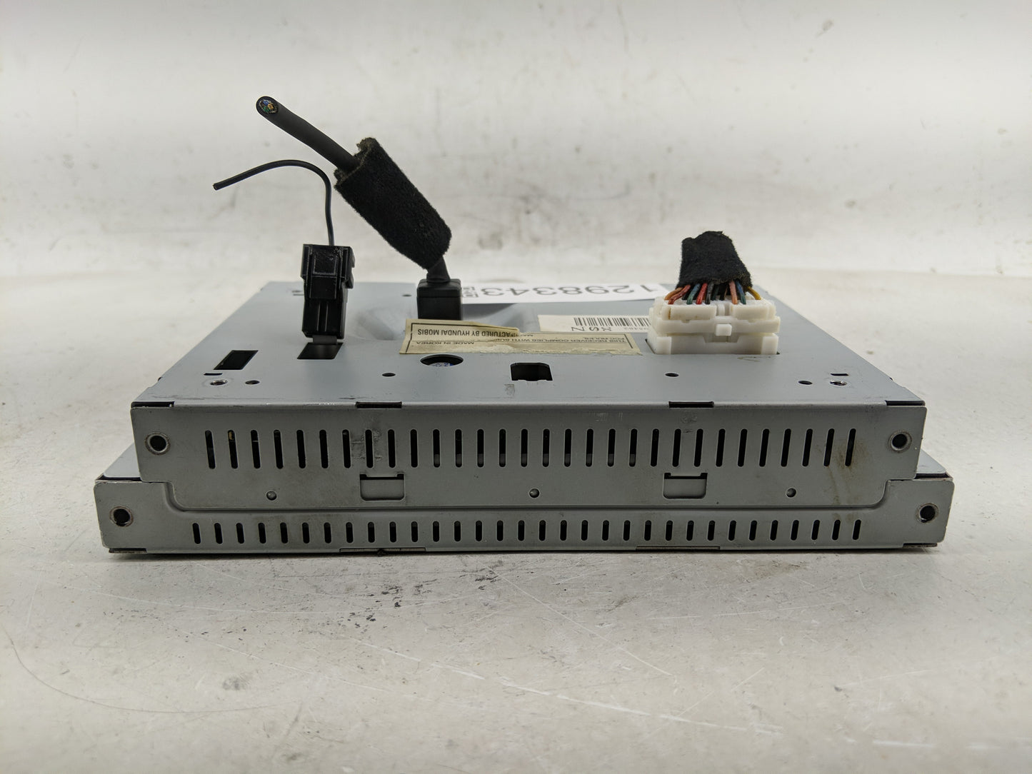 2015-2016 Hyundai Genesis Information Display Screen - Oemusedautoparts1.com