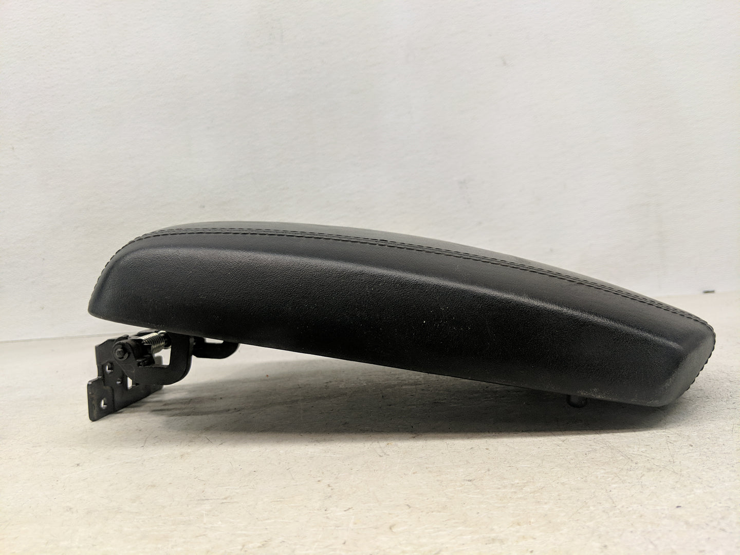 2015 Hyundai Genesis Center Console Armrest Cover Lid Fits OEM Used Auto Parts - Oemusedautoparts1.com
