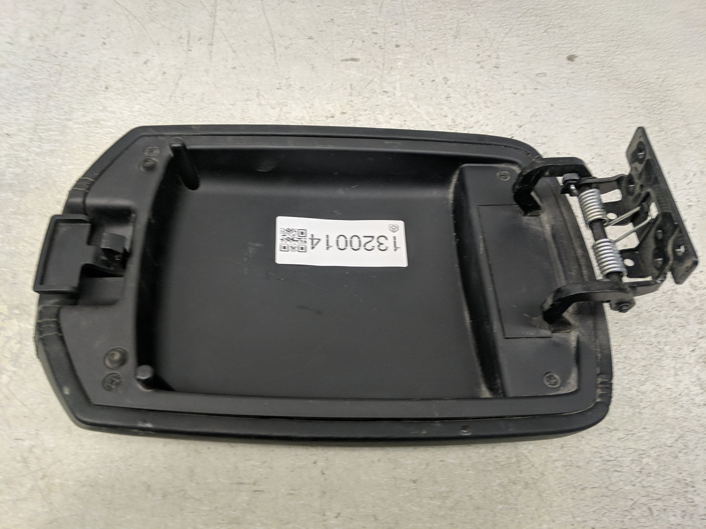 2015 Hyundai Genesis Center Console Armrest Cover Lid Fits OEM Used Auto Parts - Oemusedautoparts1.com
