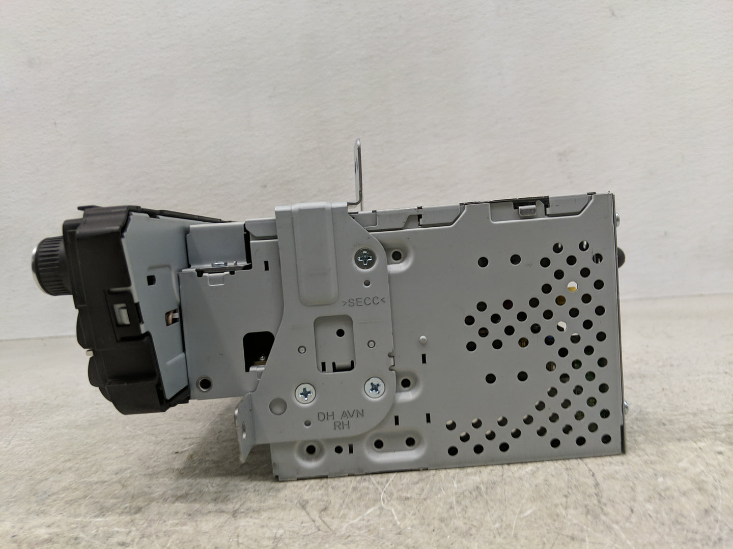 2015 Hyundai Genesis Radio AM FM Cd Player Receiver Replacement P/N:96560-B14274X Fits OEM Used Auto Parts - Oemusedautopart