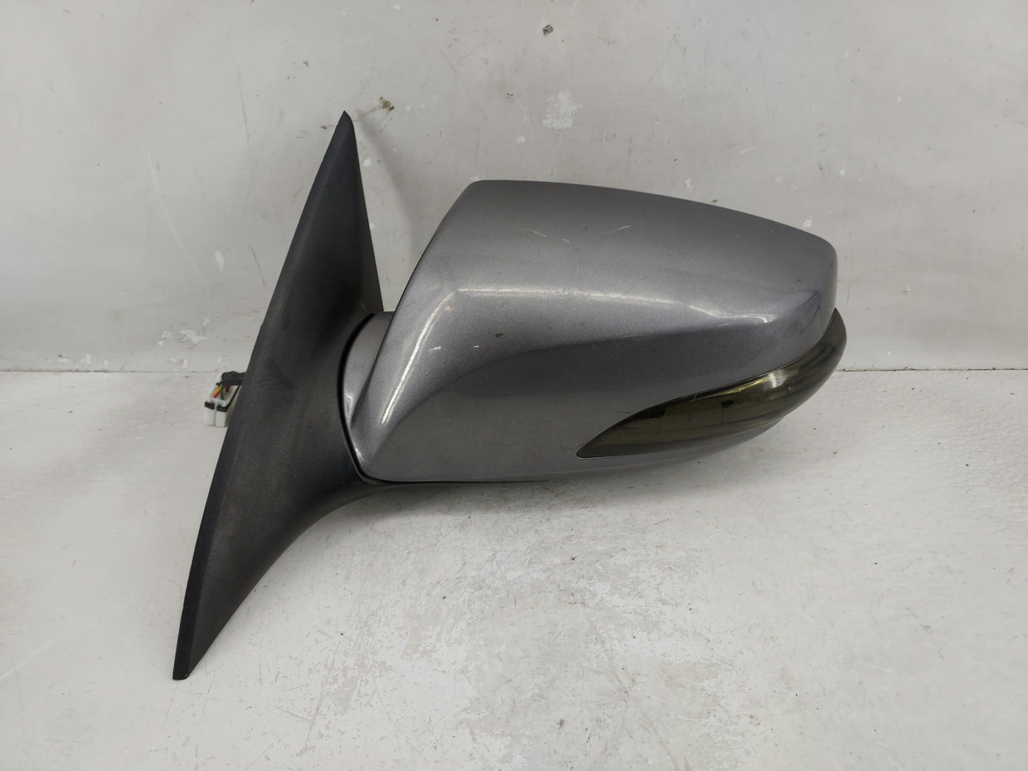 2009-2016 Hyundai Genesis Driver Side View Mirror - Left Door Mirror OEM Used - Oemusedautoparts1.com