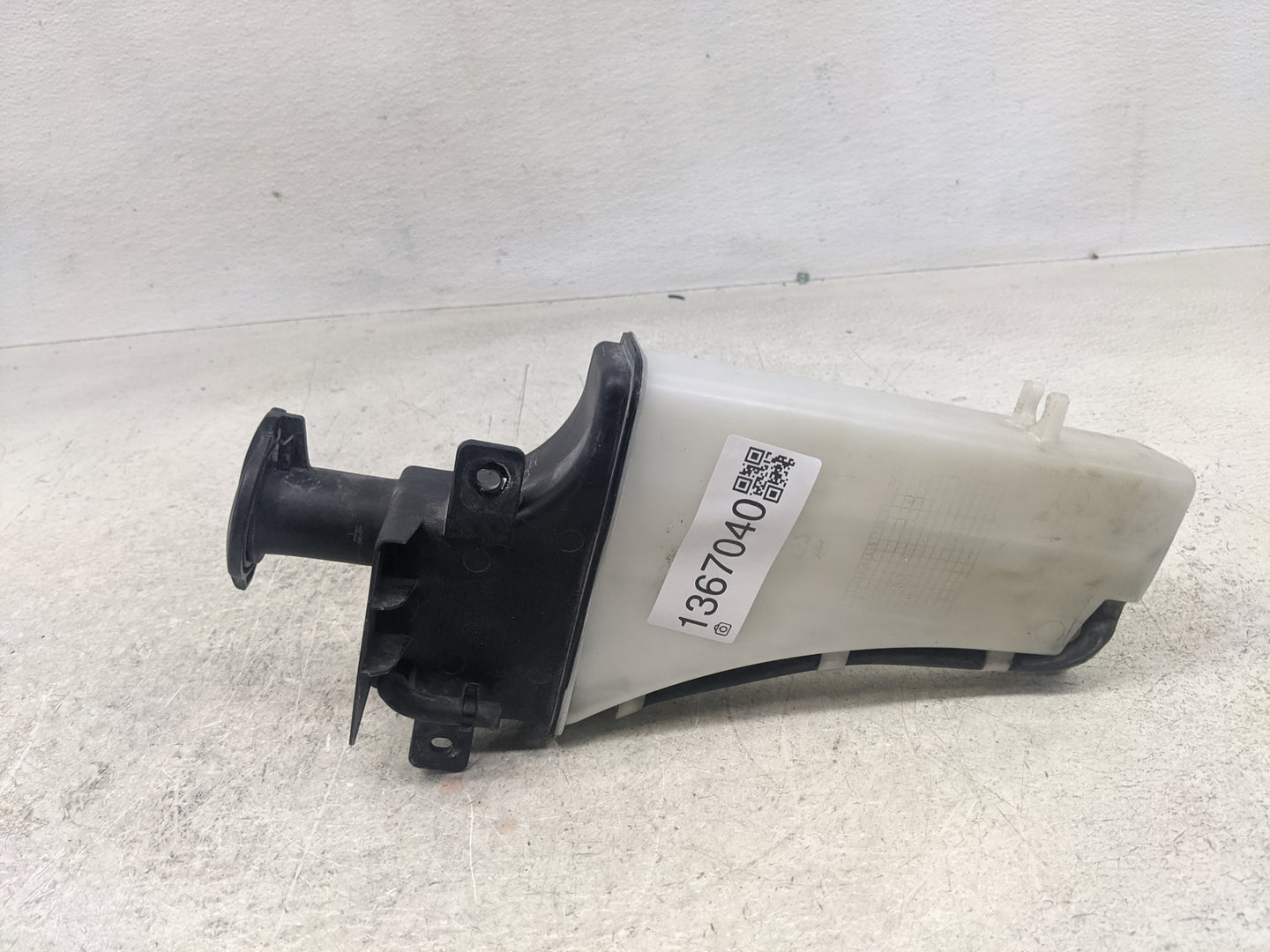 2013 Hyundai Genesis Radiator Coolant Overflow Expansion Tank Bottle - Oemusedautoparts1.com