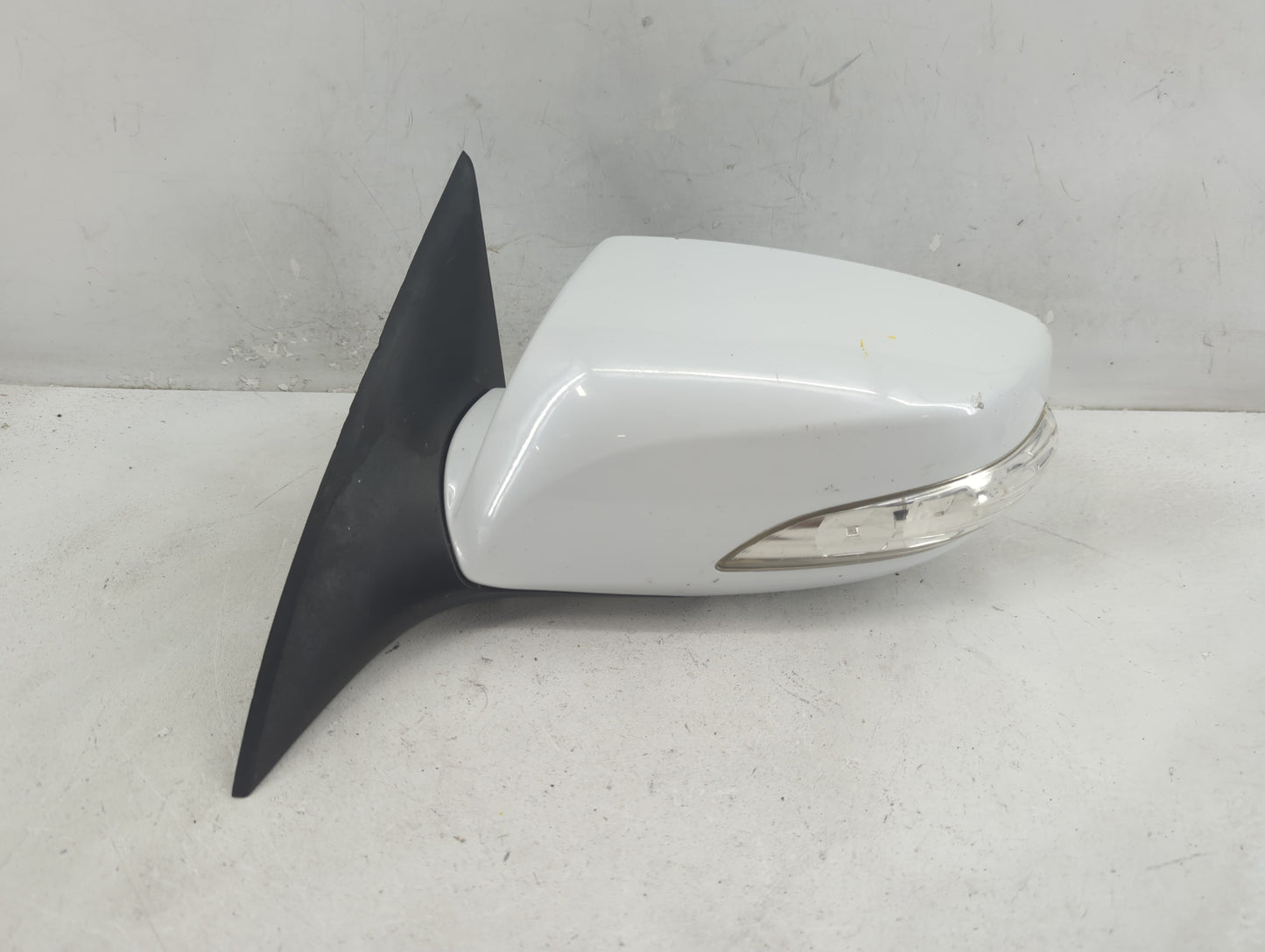 2009-2016 Hyundai Genesis Driver Side View Mirror - Left Door Mirror OEM Used - Oemusedautoparts1.com
