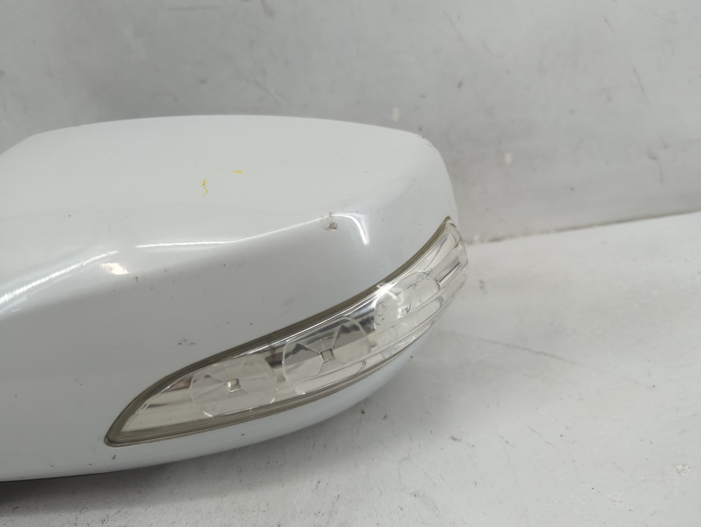 2009-2016 Hyundai Genesis Driver Side View Mirror - Left Door Mirror OEM Used - Oemusedautoparts1.com