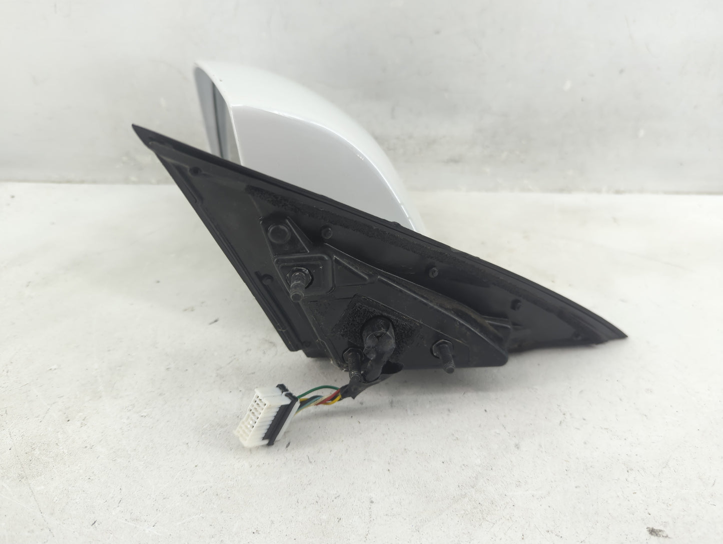 2009-2016 Hyundai Genesis Driver Side View Mirror - Left Door Mirror OEM Used - Oemusedautoparts1.com