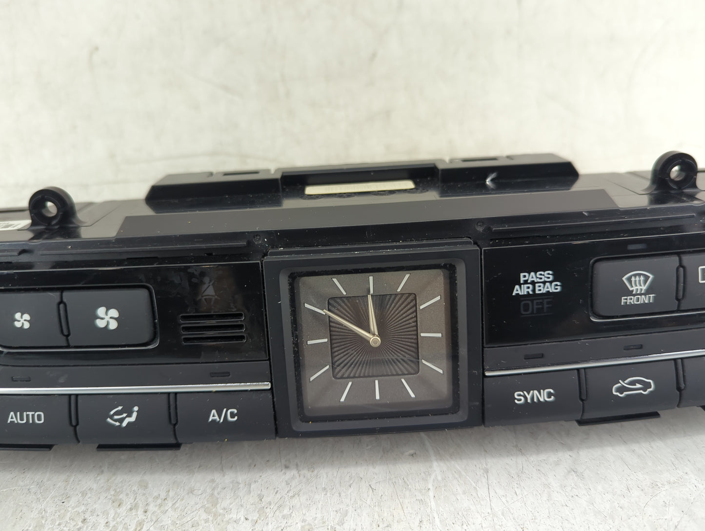 2015-2016 Hyundai Genesis Climate Control Module Temperature AC/Heater Replacement Fits Fits 2015 2016 2017 OEM Used Auto Pa
