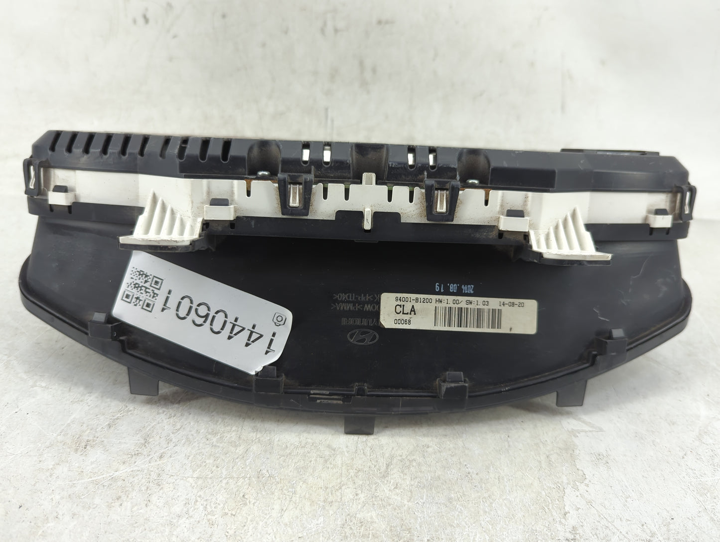 2015 Hyundai Genesis Instrument Cluster Speedometer Gauges P/N:94001-B1200 Fits OEM Used Auto Parts - Oemusedautoparts1.com